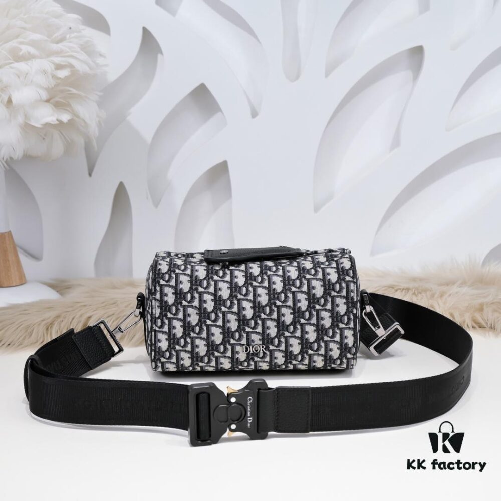 Dior Latest Men's Shoulder Bag Blue Cloth Version D9666