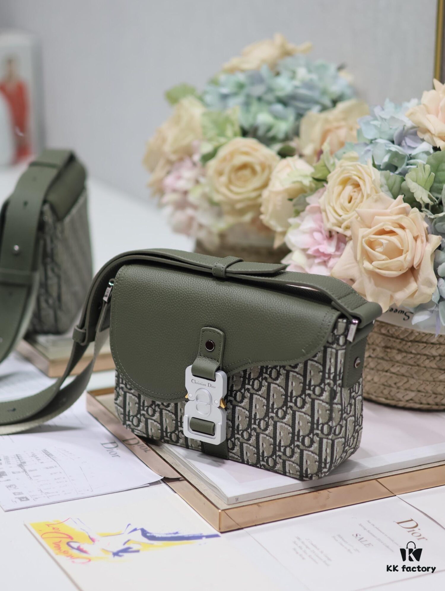 Small Men's Saddle Flap Messenger Bag in Khaki Canvas