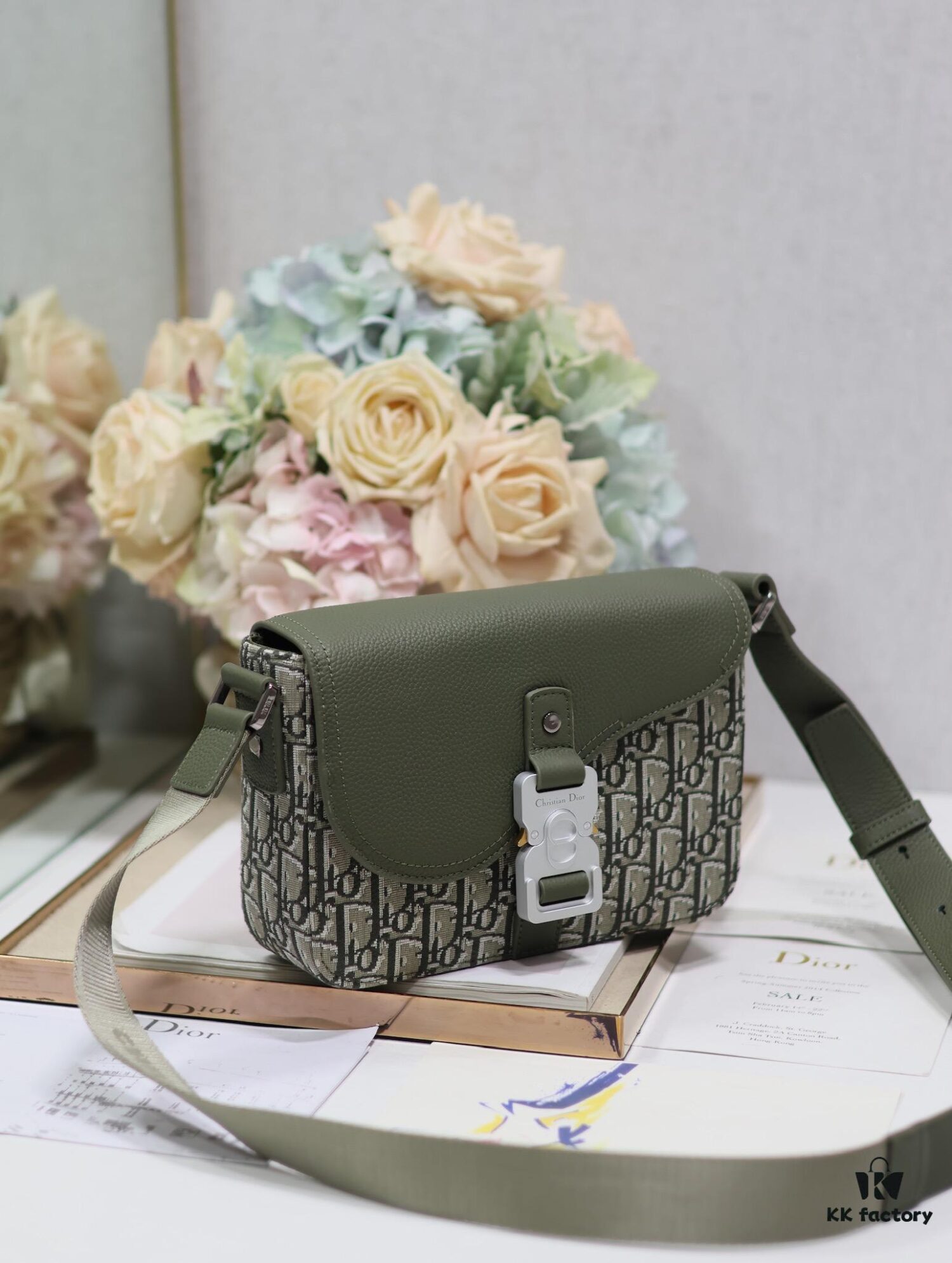 Small Men's Saddle Flap Messenger Bag in Khaki Canvas