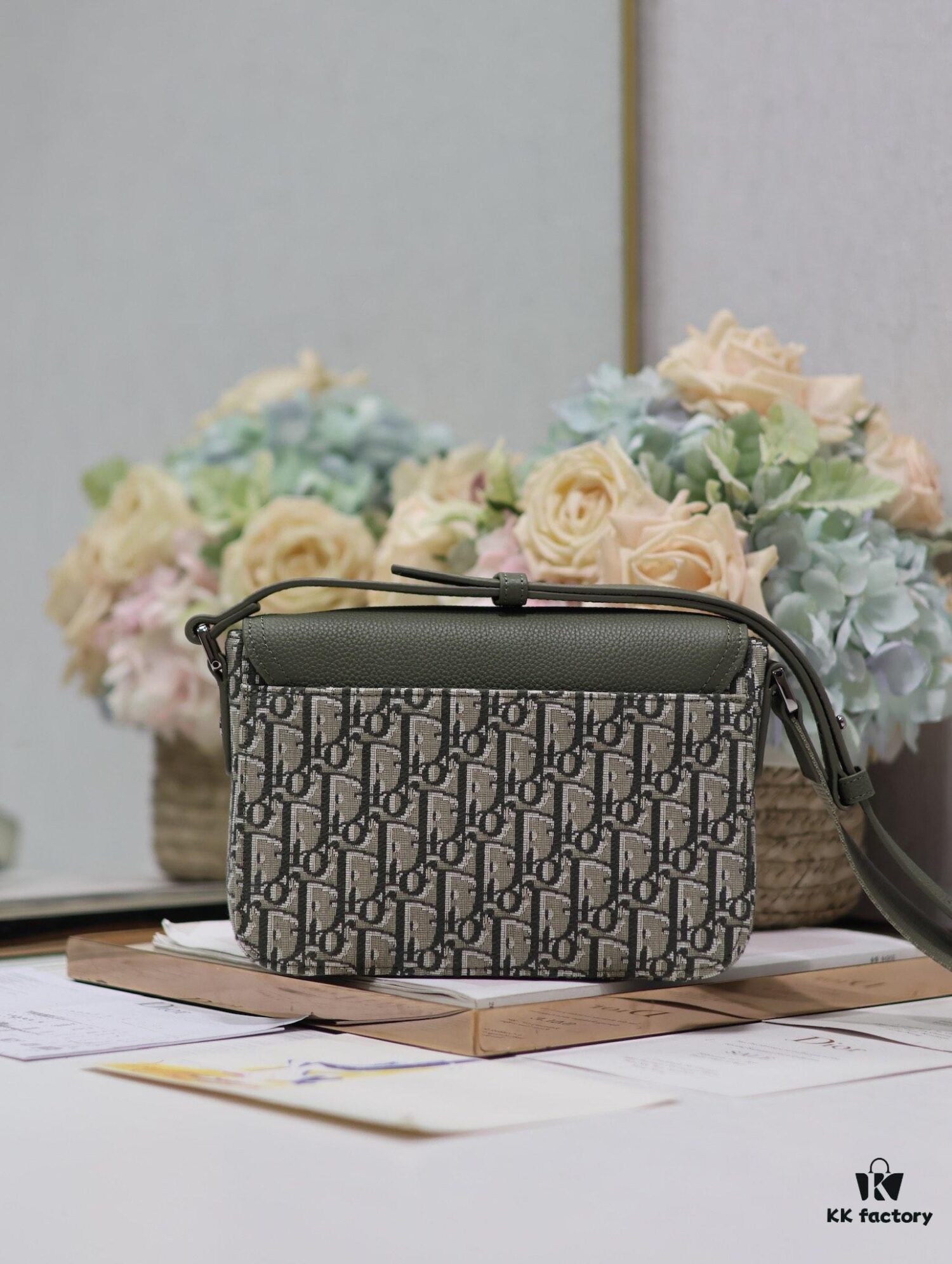 Small Men's Saddle Flap Messenger Bag in Khaki Canvas