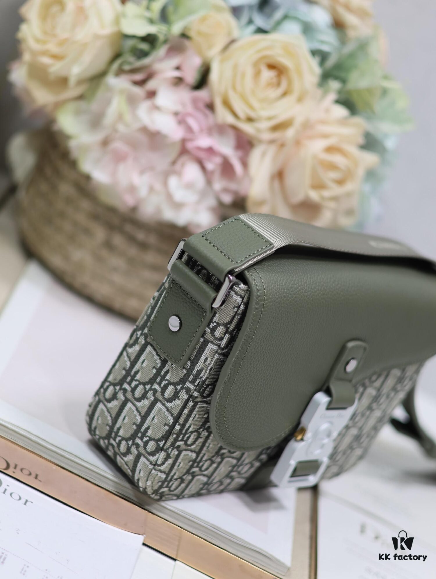 Small Men's Saddle Flap Messenger Bag in Khaki Canvas