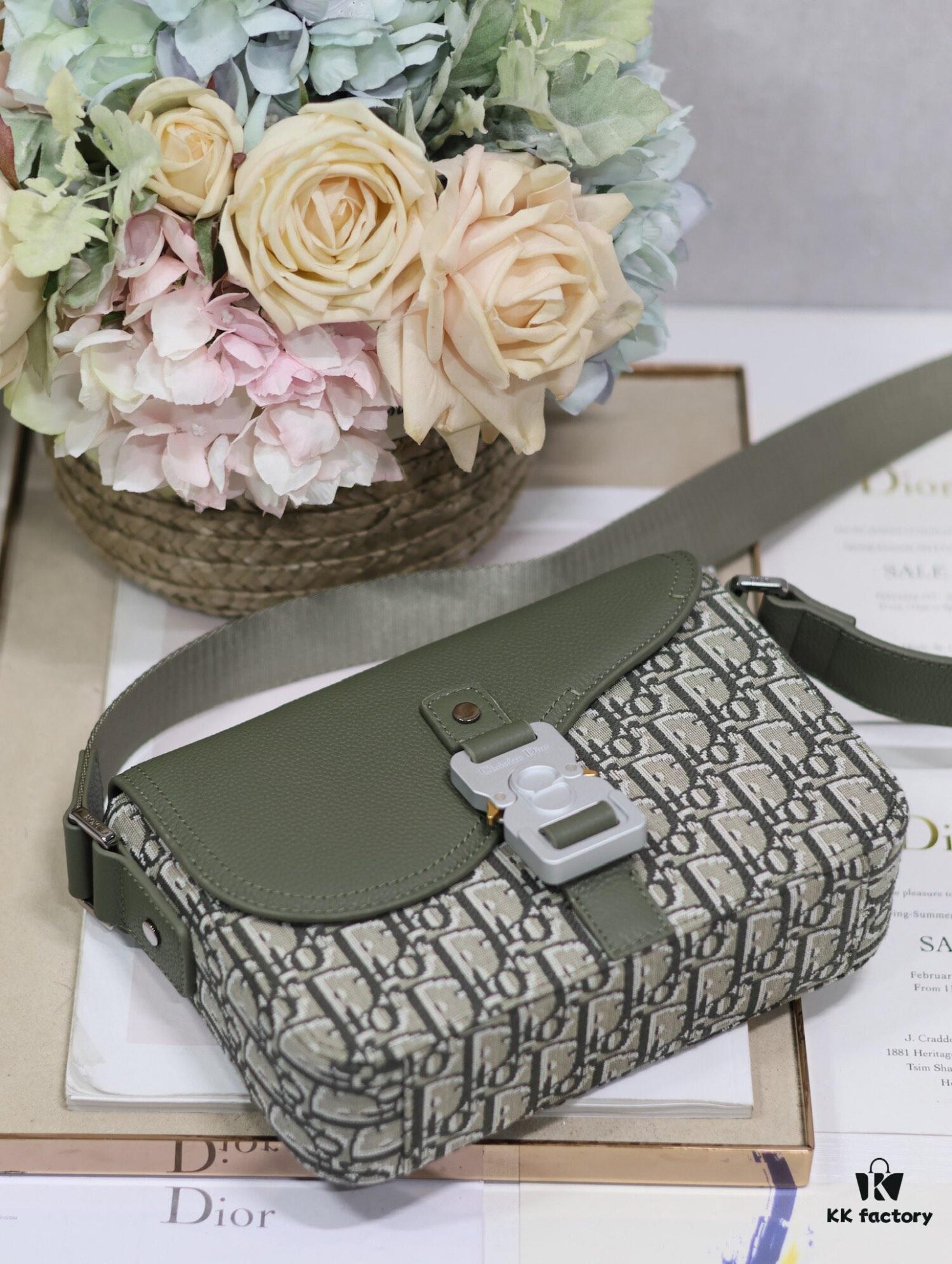 Small Men's Saddle Flap Messenger Bag in Khaki Canvas