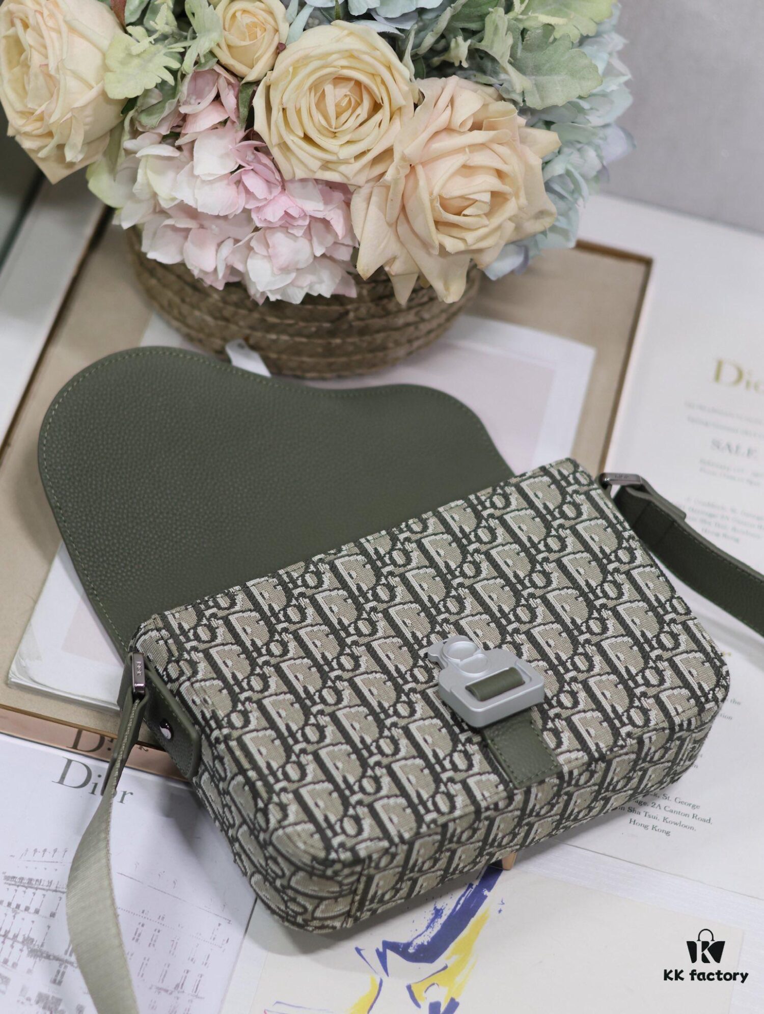 Small Men's Saddle Flap Messenger Bag in Khaki Canvas