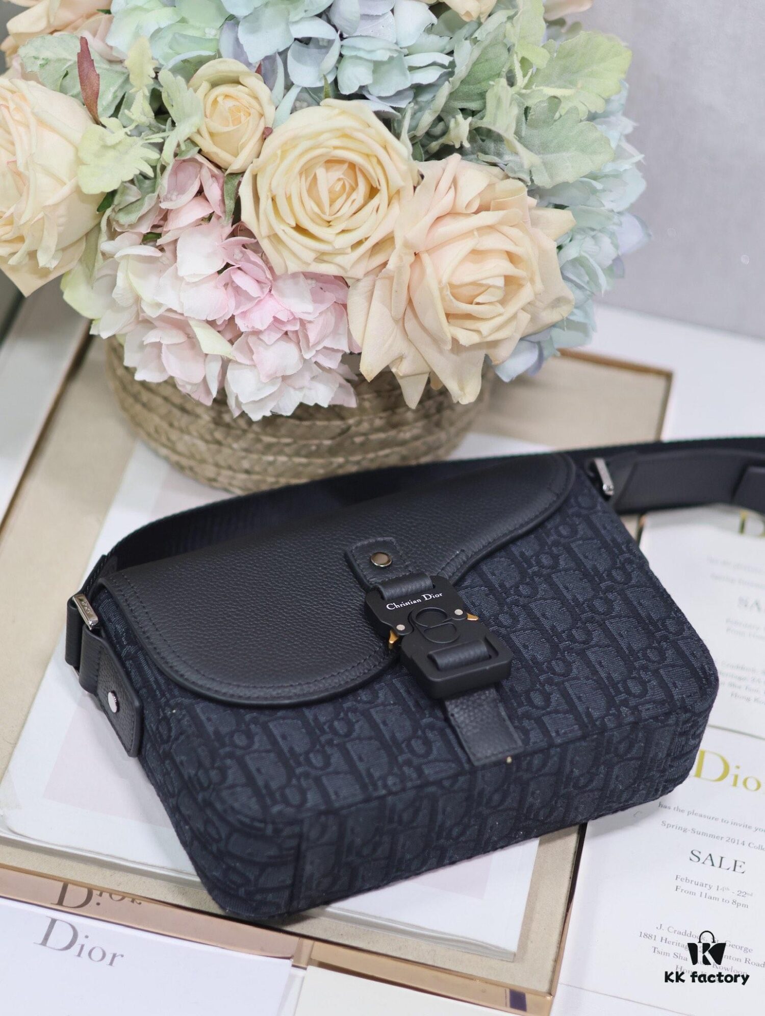 Small Men's Saddle Flap Messenger Bag in Black Fabric