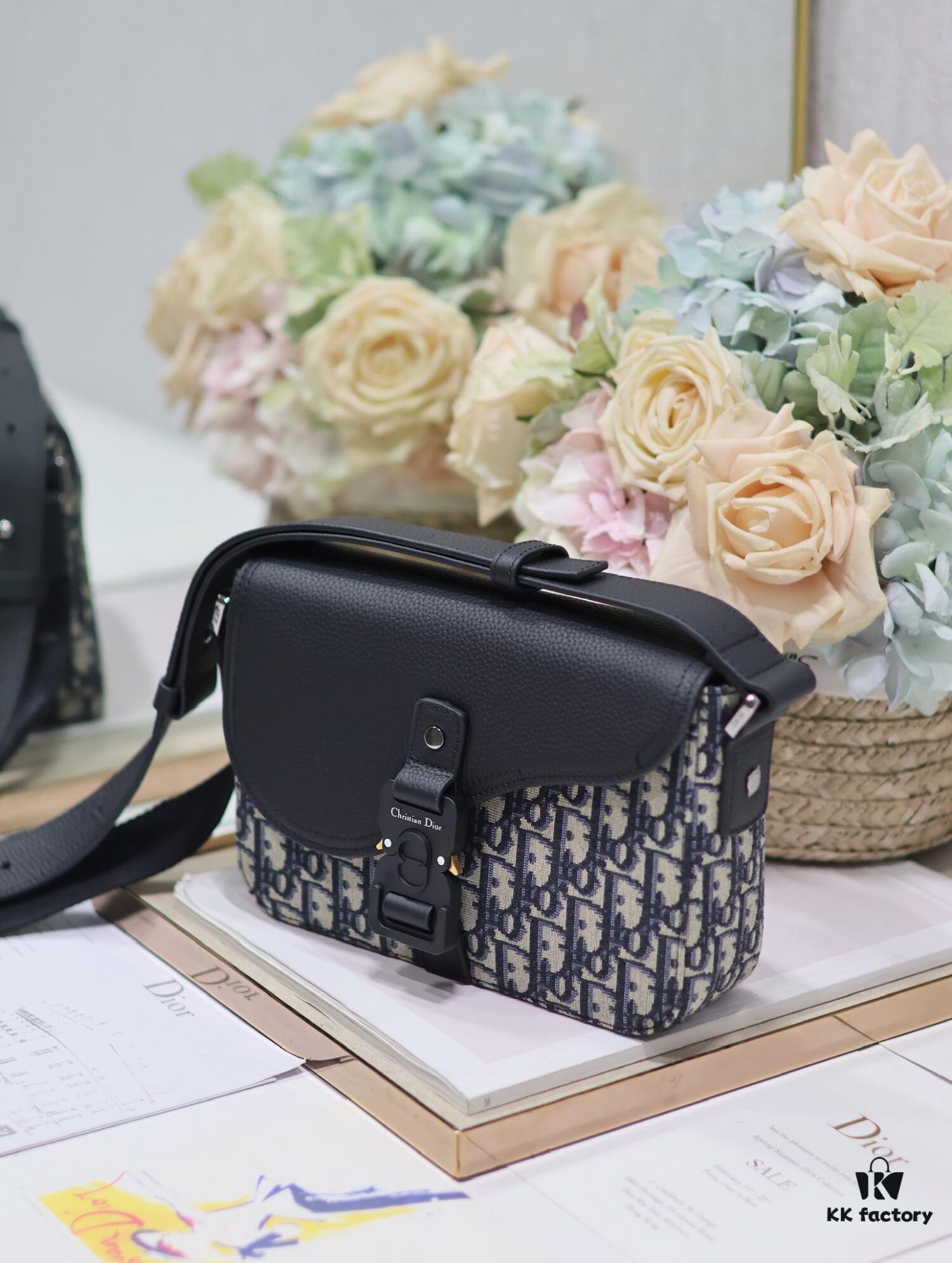 Small Men's 🚹 Saddle Flap Messenger Bag in 'Blue Cloth'