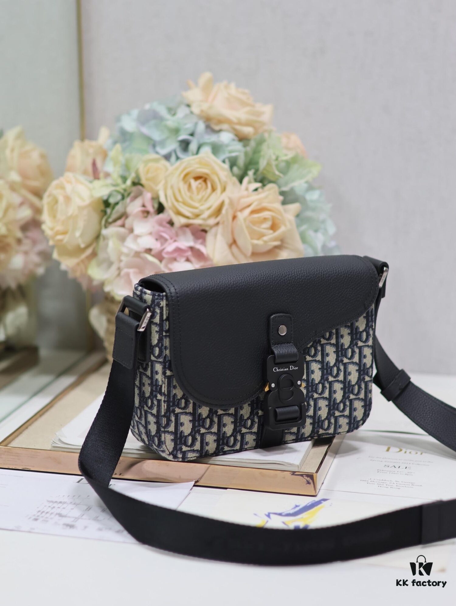 Small Men's 🚹 Saddle Flap Messenger Bag in 'Blue Cloth'