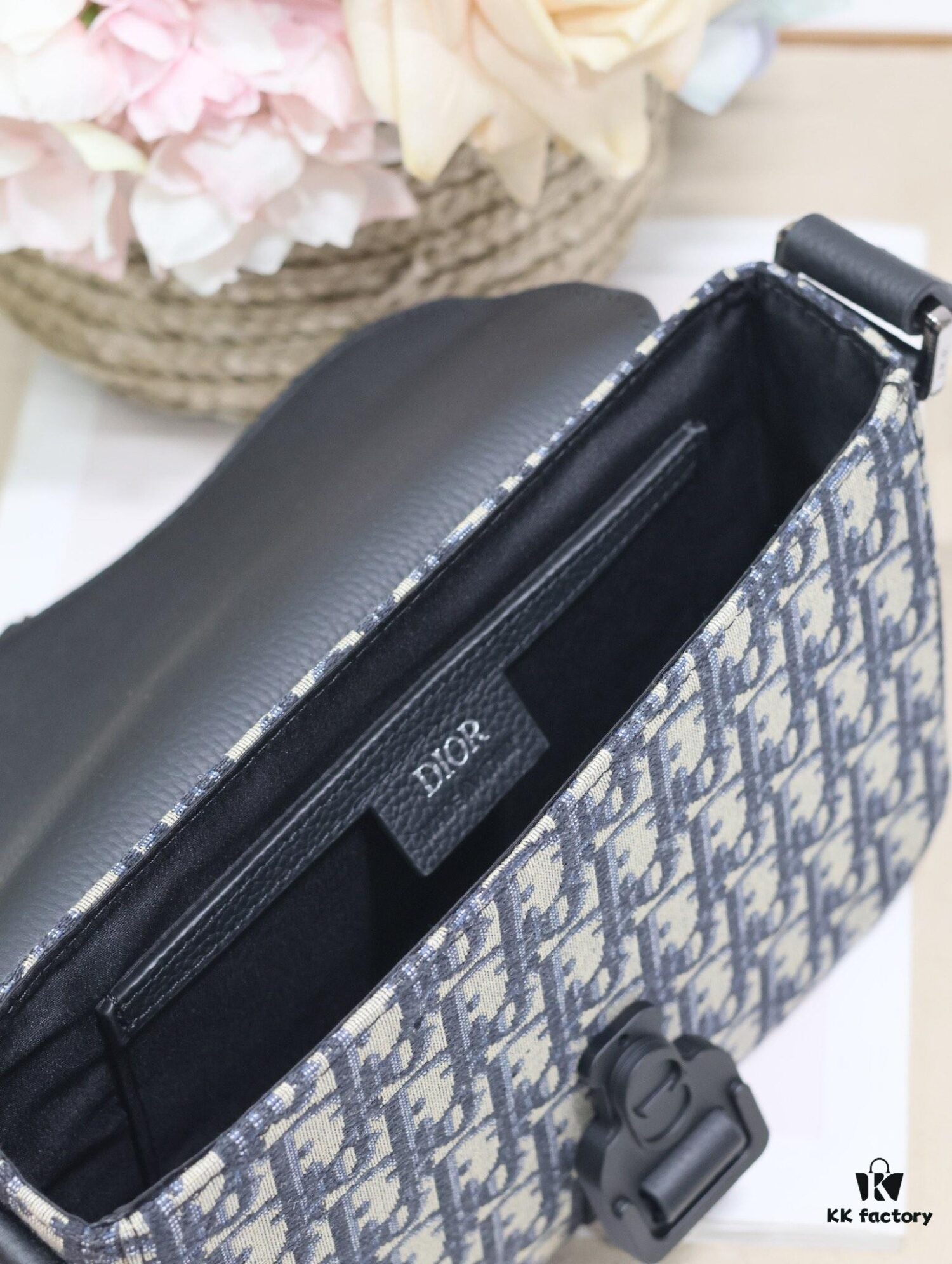 Small Men's 🚹 Saddle Flap Messenger Bag in 'Blue Cloth'