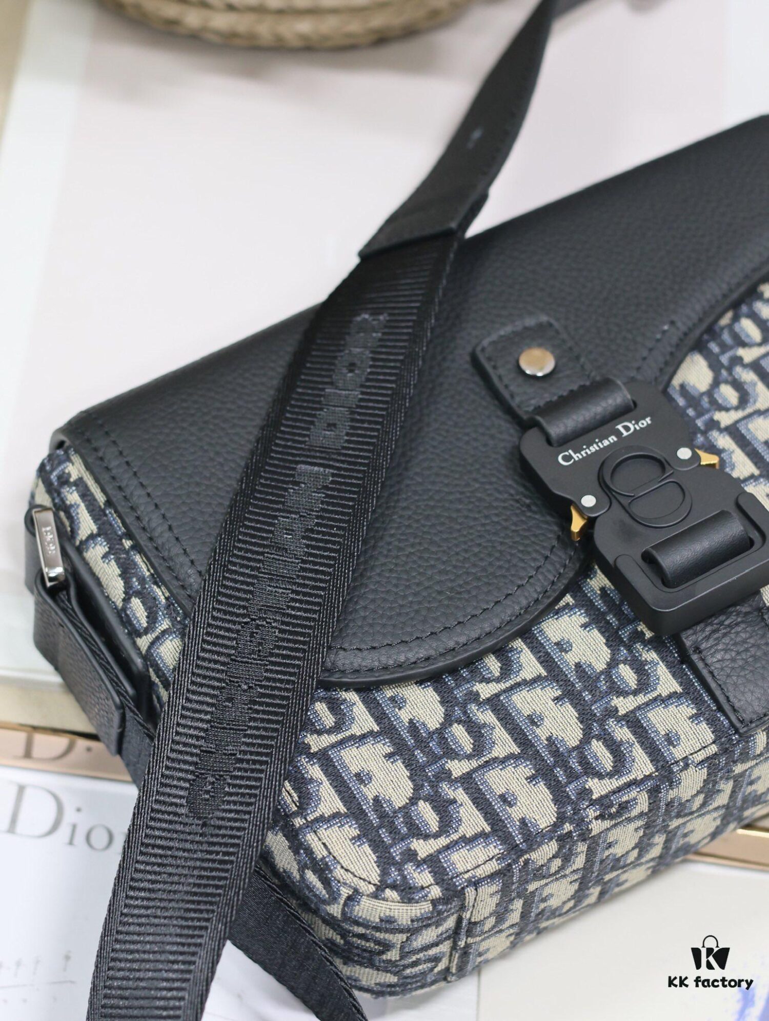 Small Men's 🚹 Saddle Flap Messenger Bag in 'Blue Cloth'