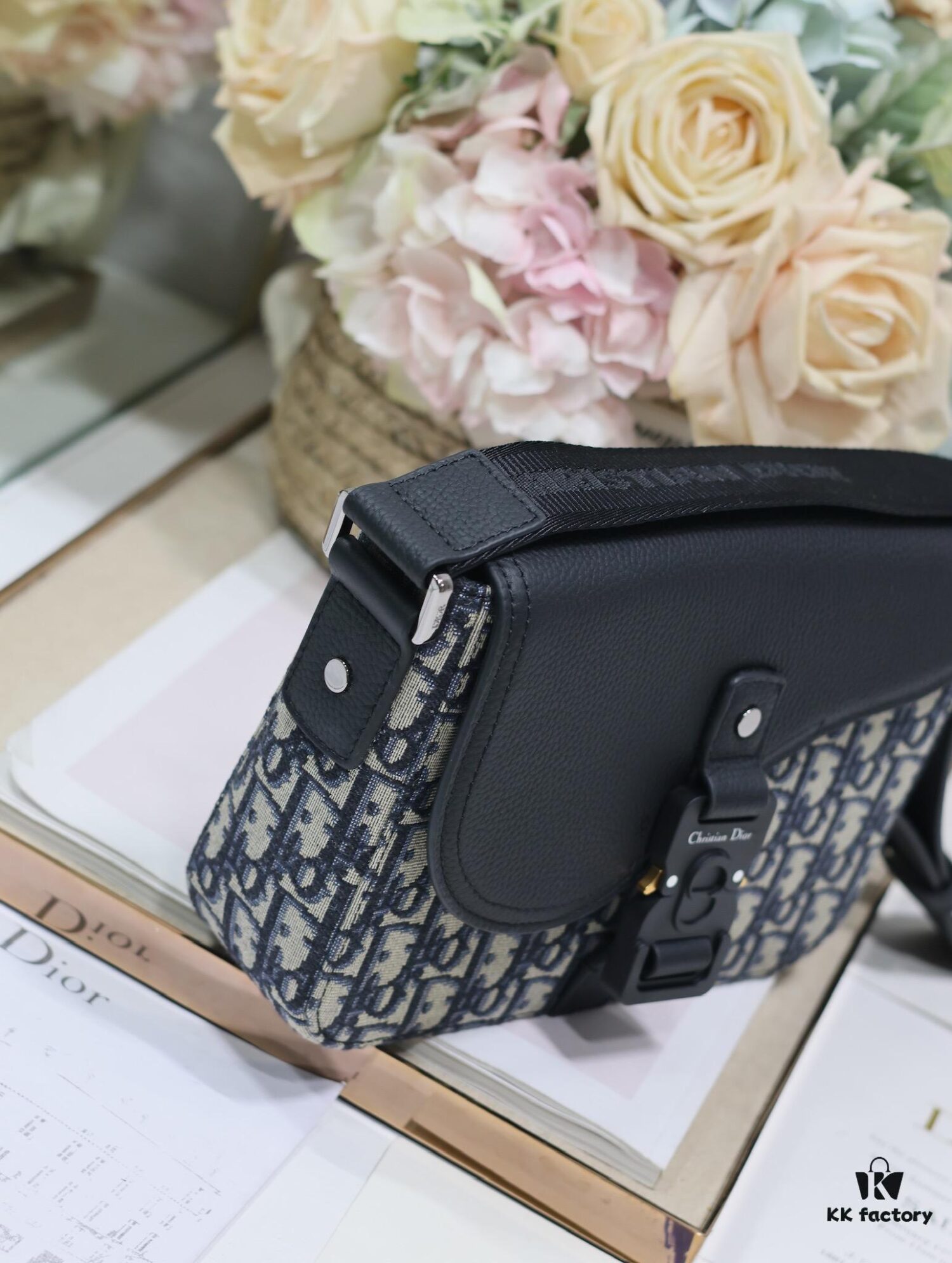 Small Men's 🚹 Saddle Flap Messenger Bag in 'Blue Cloth'