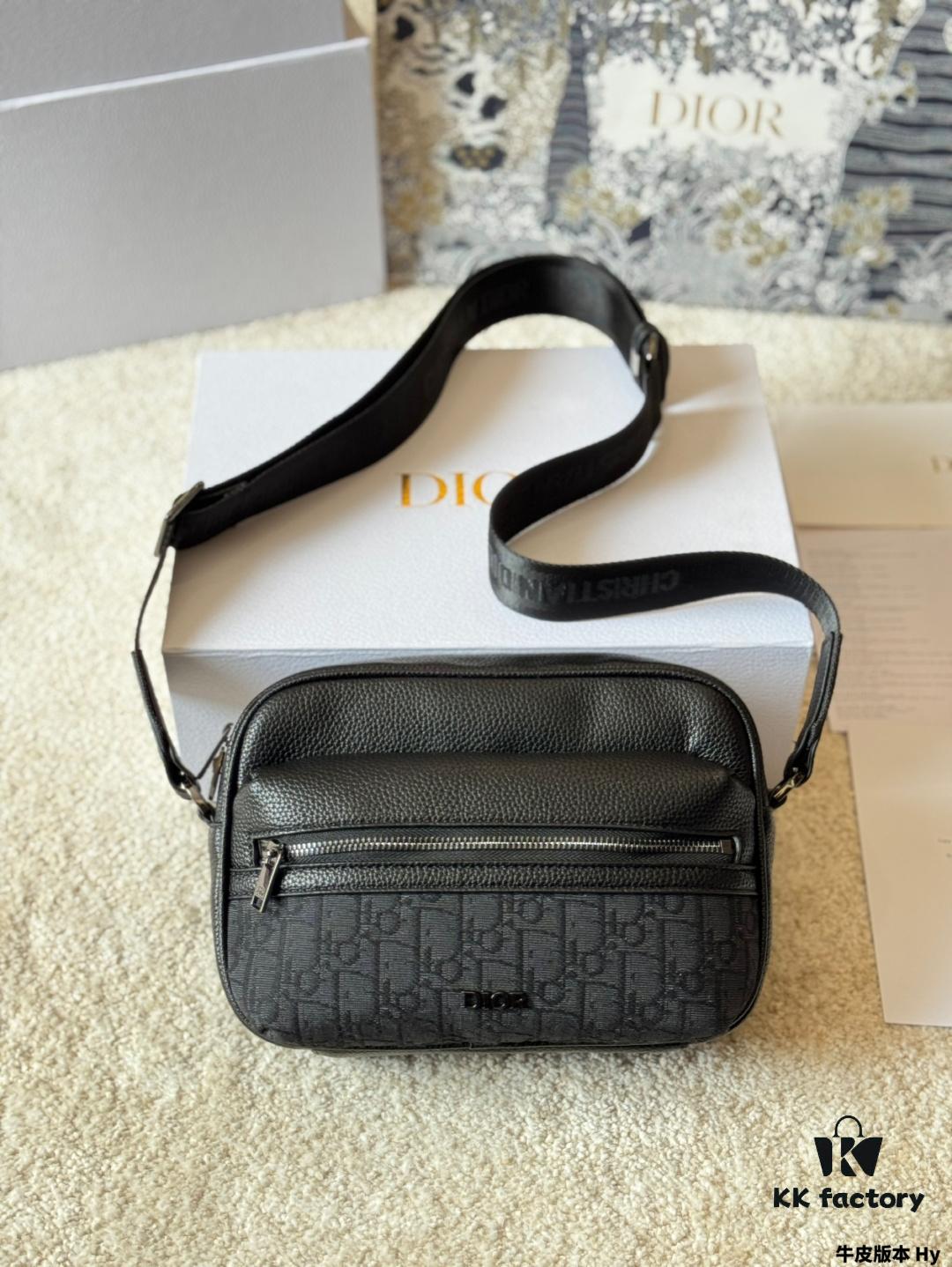 Dior Men's Messenger Bag in Cowhide Version