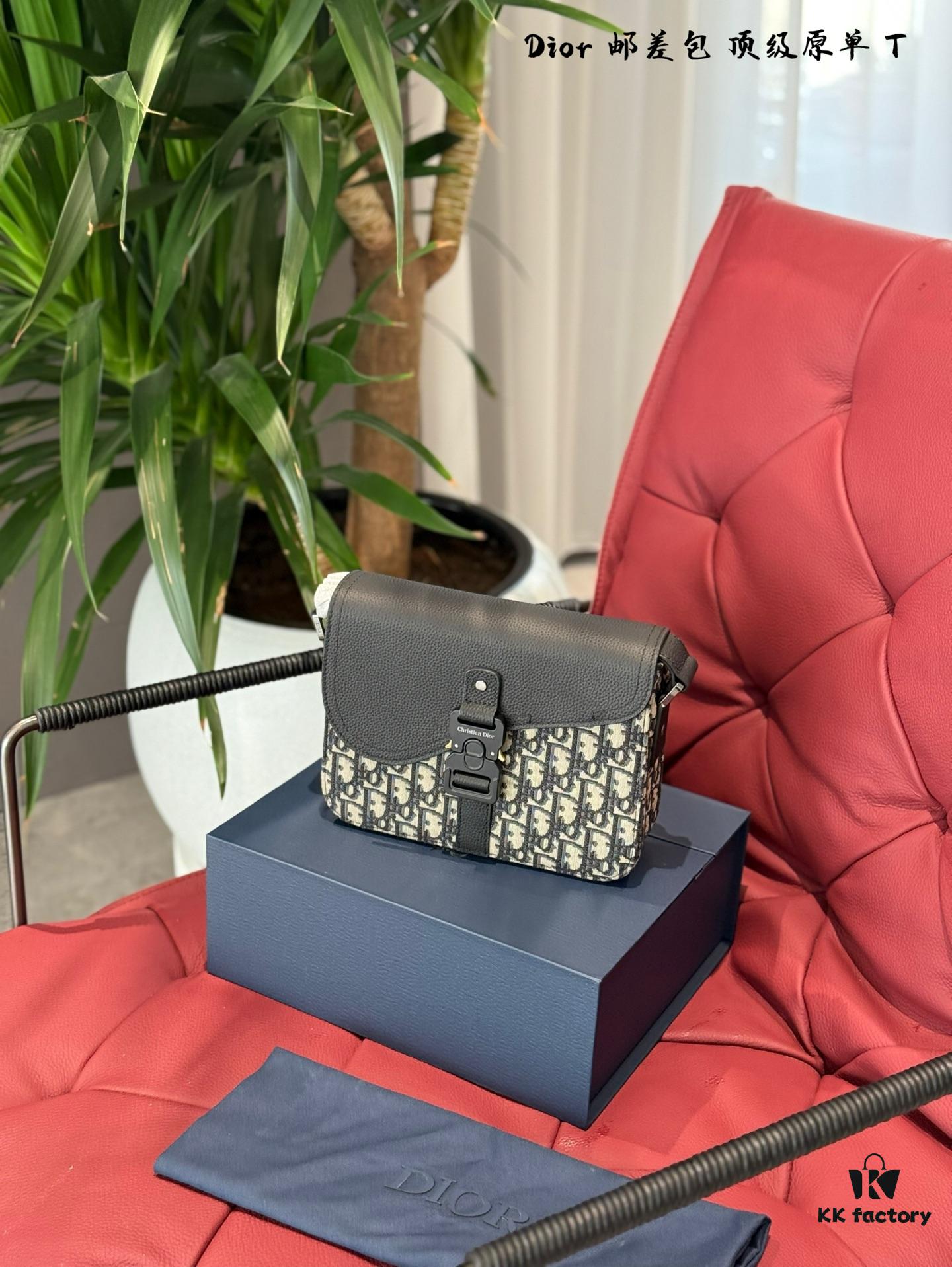 Dior New Men's Saddle Messenger Bag in Leather and Fabric