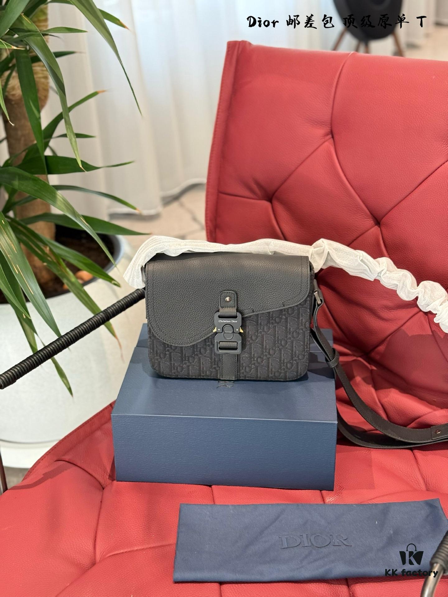 Dior New Men's Saddle Messenger Bag in Leather and Fabric