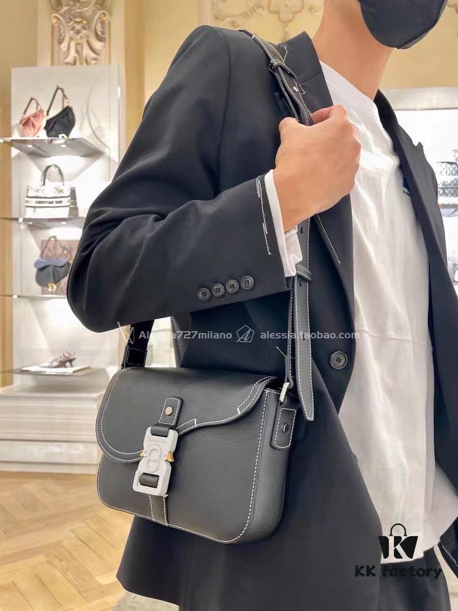 D House Men's Messenger Bag