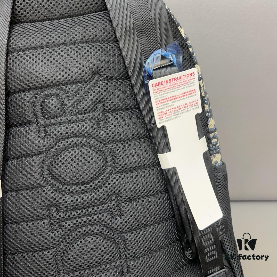 DIOR Men's Sac à dos 8 Denim Saddle Backpack, Unisex Large-Capacity Bag, Book Bag with Expert Inlay Workmanship, Classic and Versatile