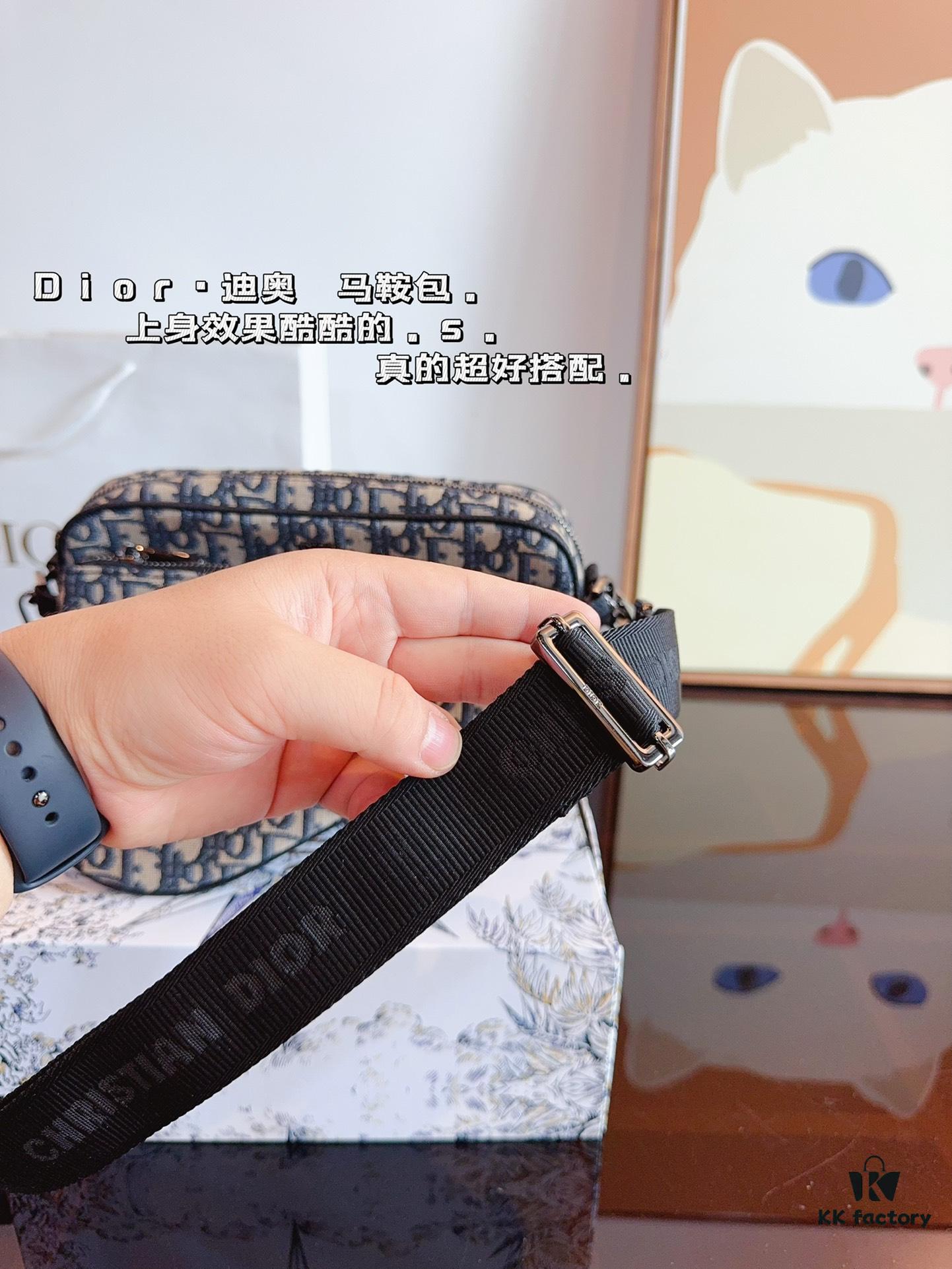 Dior Saddle Bag Homme - A Bold Fusion of Streetwear and Luxury