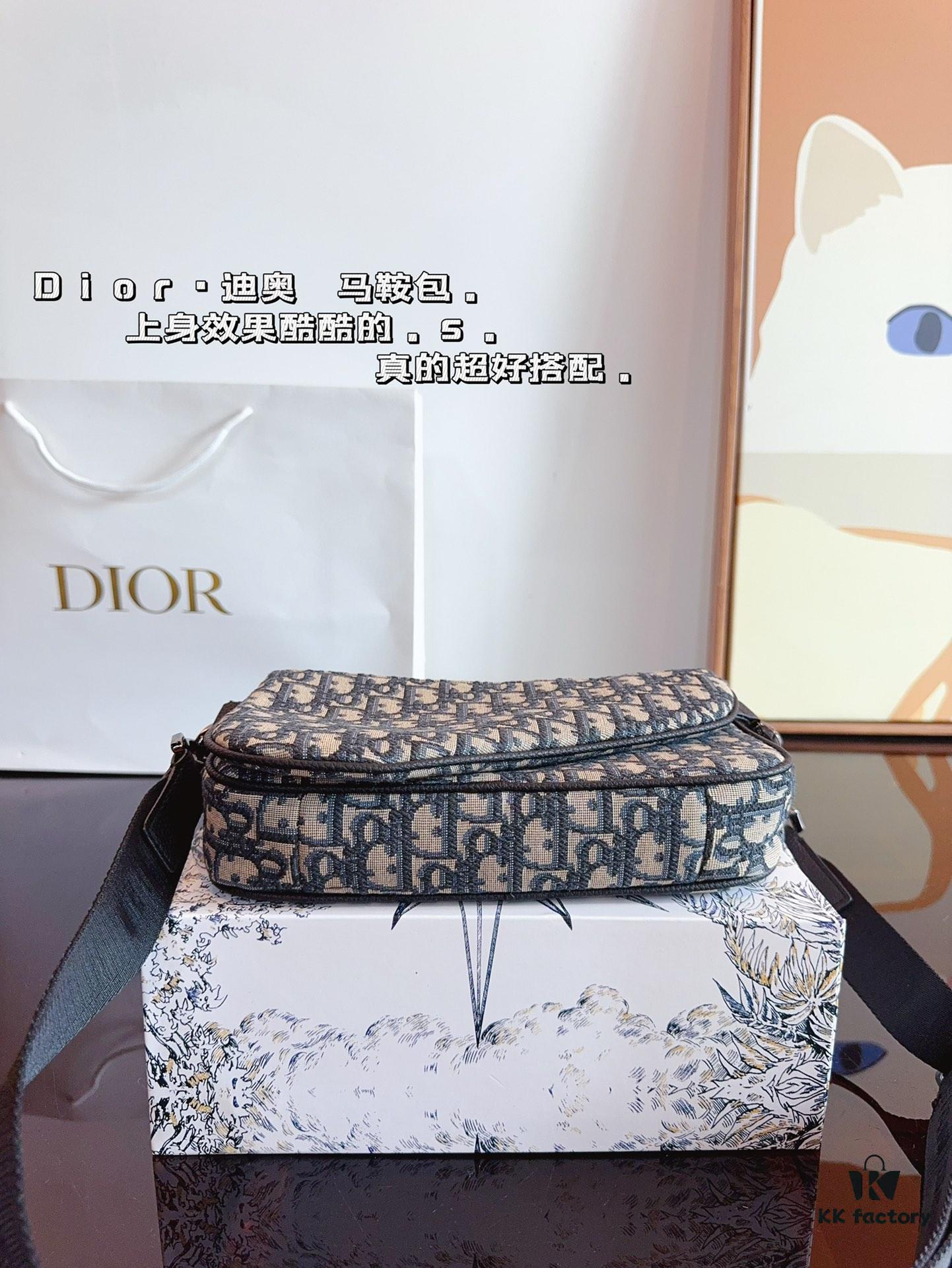 Dior Saddle Bag Homme - A Bold Fusion of Streetwear and Luxury