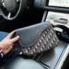 High-End New Arrival 'Dior Saddle' Messenger Bag, Oblique Monogram Embroidered, Premium Imported Canvas Fabric, Men's Crossbody Bag with Clear Logo Hardware, Smooth Zipper, Refined Craftsmanship