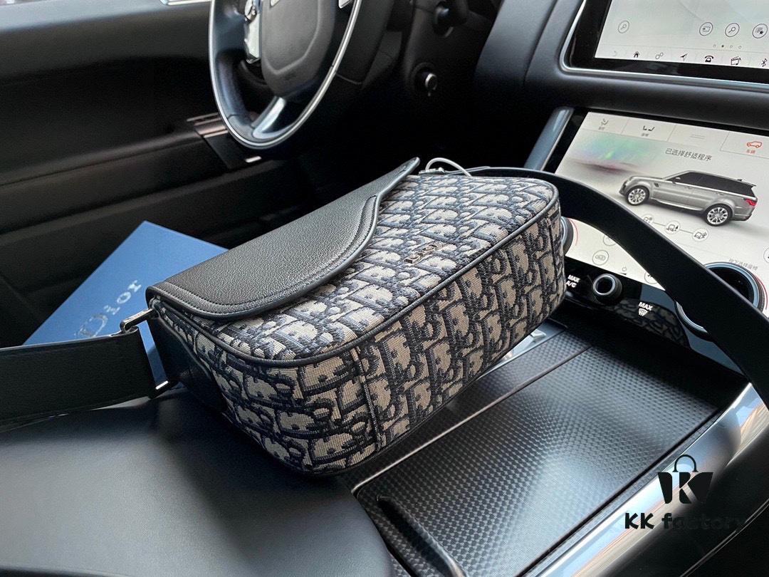 High-End New Arrival 'Dior Saddle' Messenger Bag, Oblique Monogram Embroidered, Premium Imported Canvas Fabric, Men's Crossbody Bag with Clear Logo Hardware, Smooth Zipper, Refined Craftsmanship