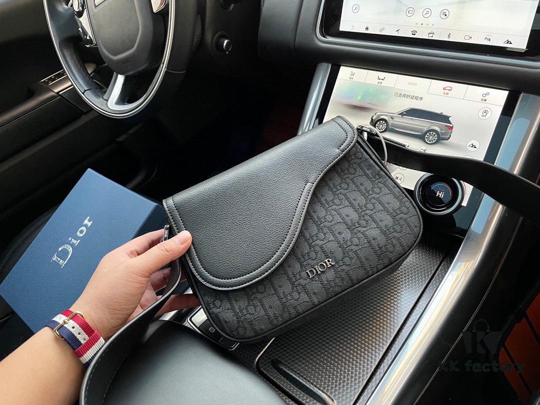 Luxury Goods! New 'Dior' Messenger Bag Saddle Bag Oblique Monogram Embroidered Men's Messenger Bag Premium Imported Canvas Fabric Smooth Zipper High-Definition Hardware Logo Special Lining Exquisite Craftsmanship Every Detail In Place Must-Have for Fashionable Men Size 23/17/7 Comes with Gift Box