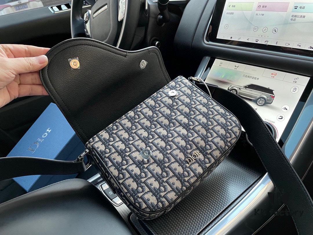 High-End New Arrival 'Dior Saddle' Messenger Bag, Oblique Monogram Embroidered, Premium Imported Canvas Fabric, Men's Crossbody Bag with Clear Logo Hardware, Smooth Zipper, Refined Craftsmanship