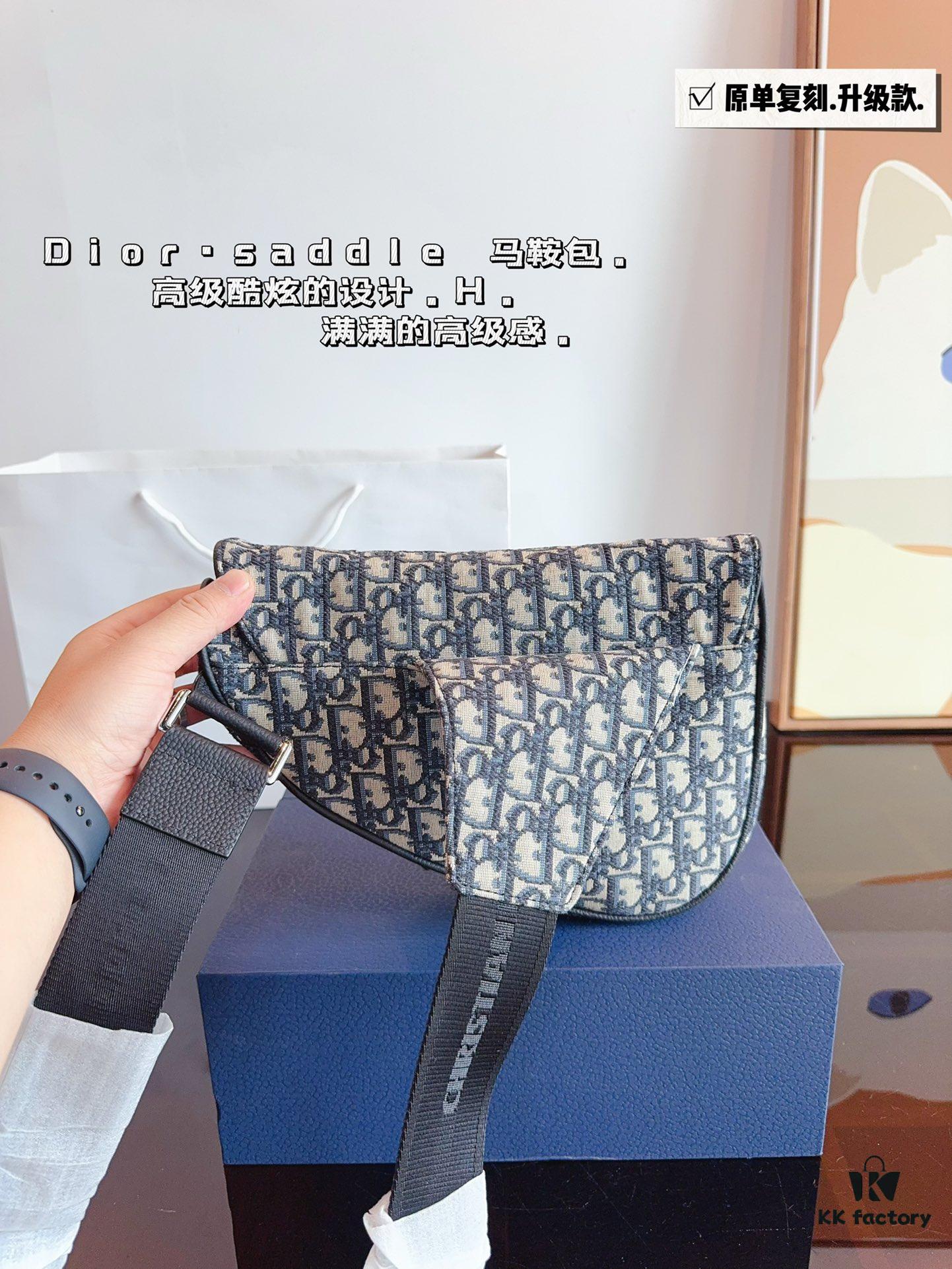 Dior Saddle Bag Homme - A Bold Statement in Streetwear Elegance