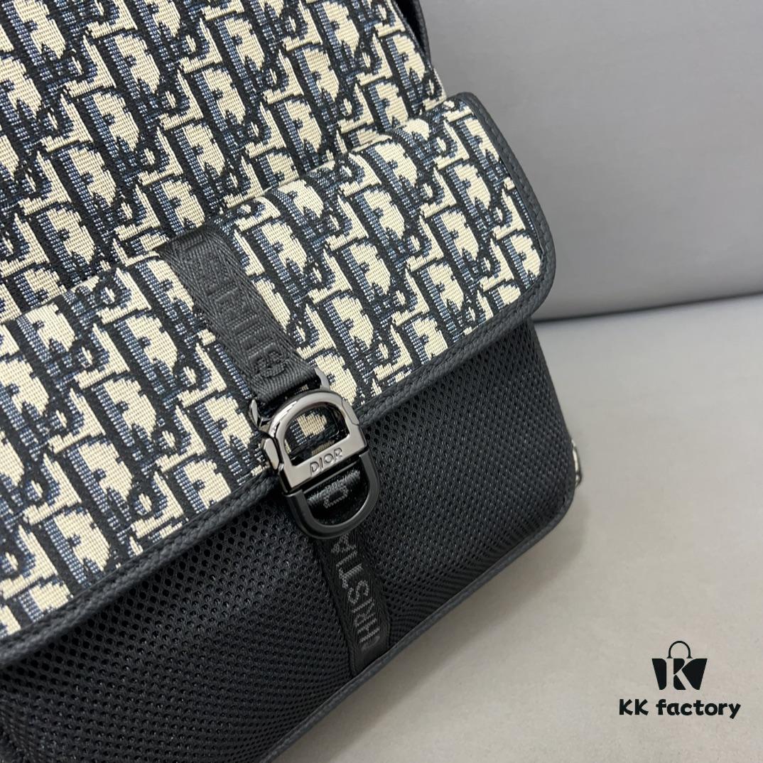 DIOR Men's Sac à dos 8 Denim Saddle Backpack, Unisex Large-Capacity Bag, Book Bag with Expert Inlay Craftsmanship, Classic and Versatile Design