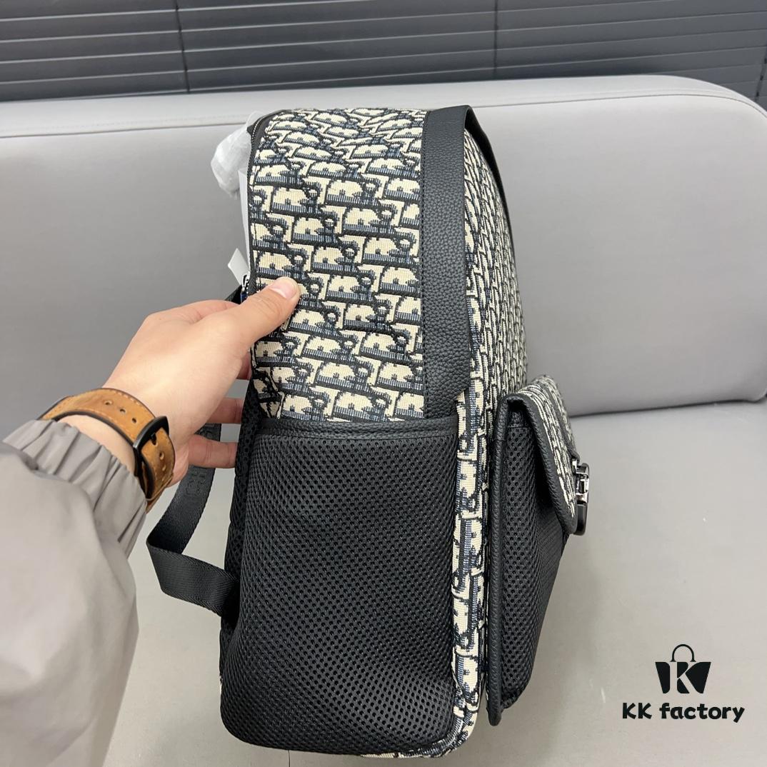 DIOR Men's Sac à dos 8 Denim Saddle Backpack, Unisex Large-Capacity Bag, Book Bag with Expert Inlay Craftsmanship, Classic and Versatile Design