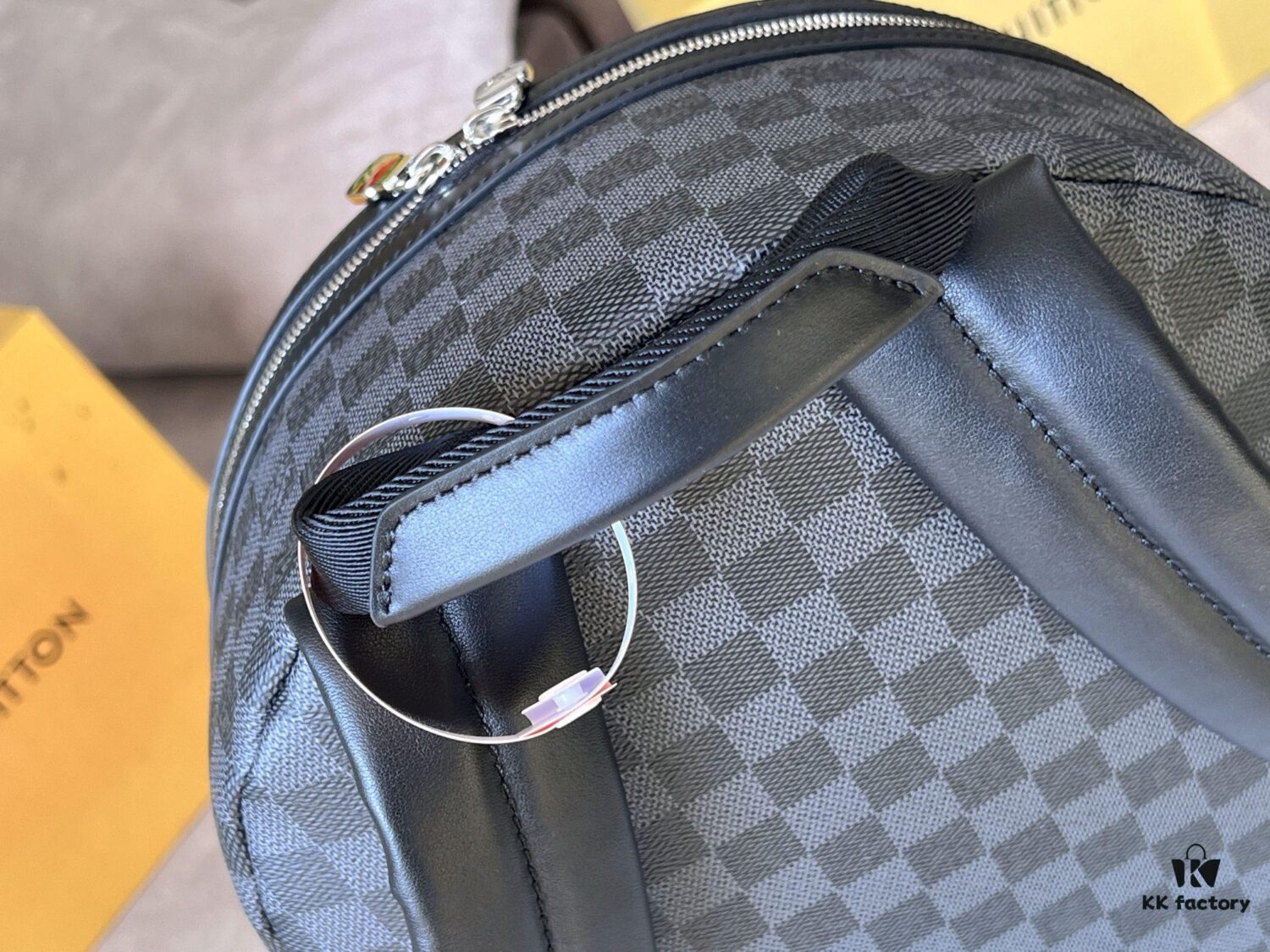 DISCOVERY Leather Backpack N40514 Black Grid