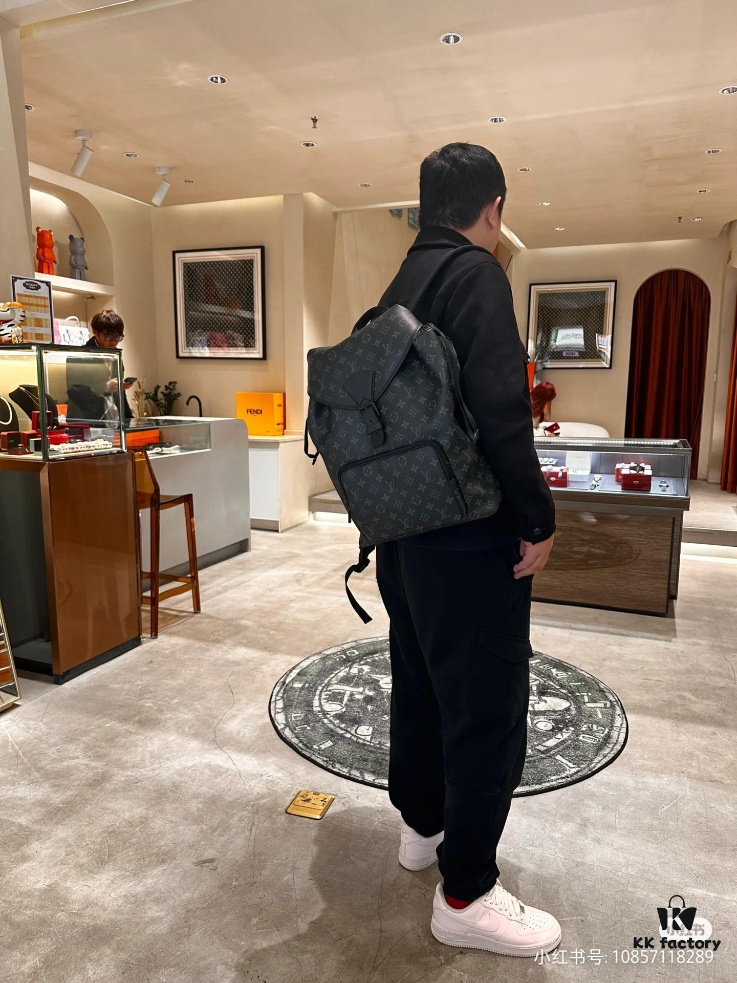 Full Steel Hardware Handshake Variable Code Chip Model M46683 Black Floral Backpack Top Quality Original Order This Montsouris Backpack Features a Monogram Eclipse Canvas with Cowhide Leather Trims Secured by Drawstring and Magnetic Closure A Large Zippered Front Compartment Allows Easy Access to Essentials While Adjustable Shoulder Straps Ensure Comfortable Carrying Experience 32.0 x 40.0 x 19.0 cm (Length x Height x Width)