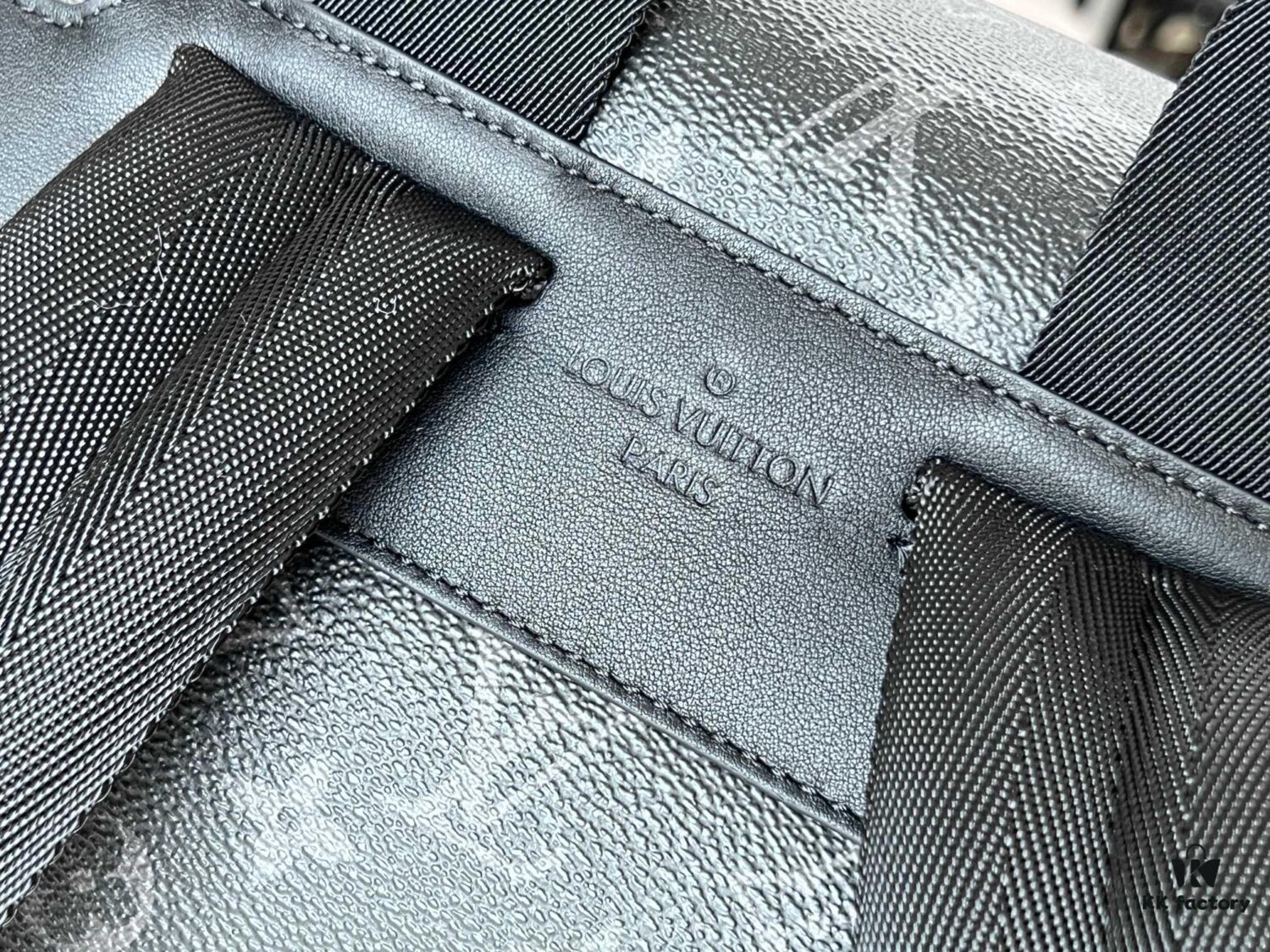 Full Steel Hardware Hand Feeling Chip Model M46683 Black Flower Backpack Top Original Single This Montsouris Backpack Features Monogram Eclipse Canvas with Cowhide Leather Trims Secured by Drawstring and Magnetic Closure A Large Front Zippered Compartment Ensures Convenient Access to Essentials While Adjustable Shoulder Straps Offer Comfortable Carrying Experience 32.0 x 40.0 x 19.0 cm (L x H x W)