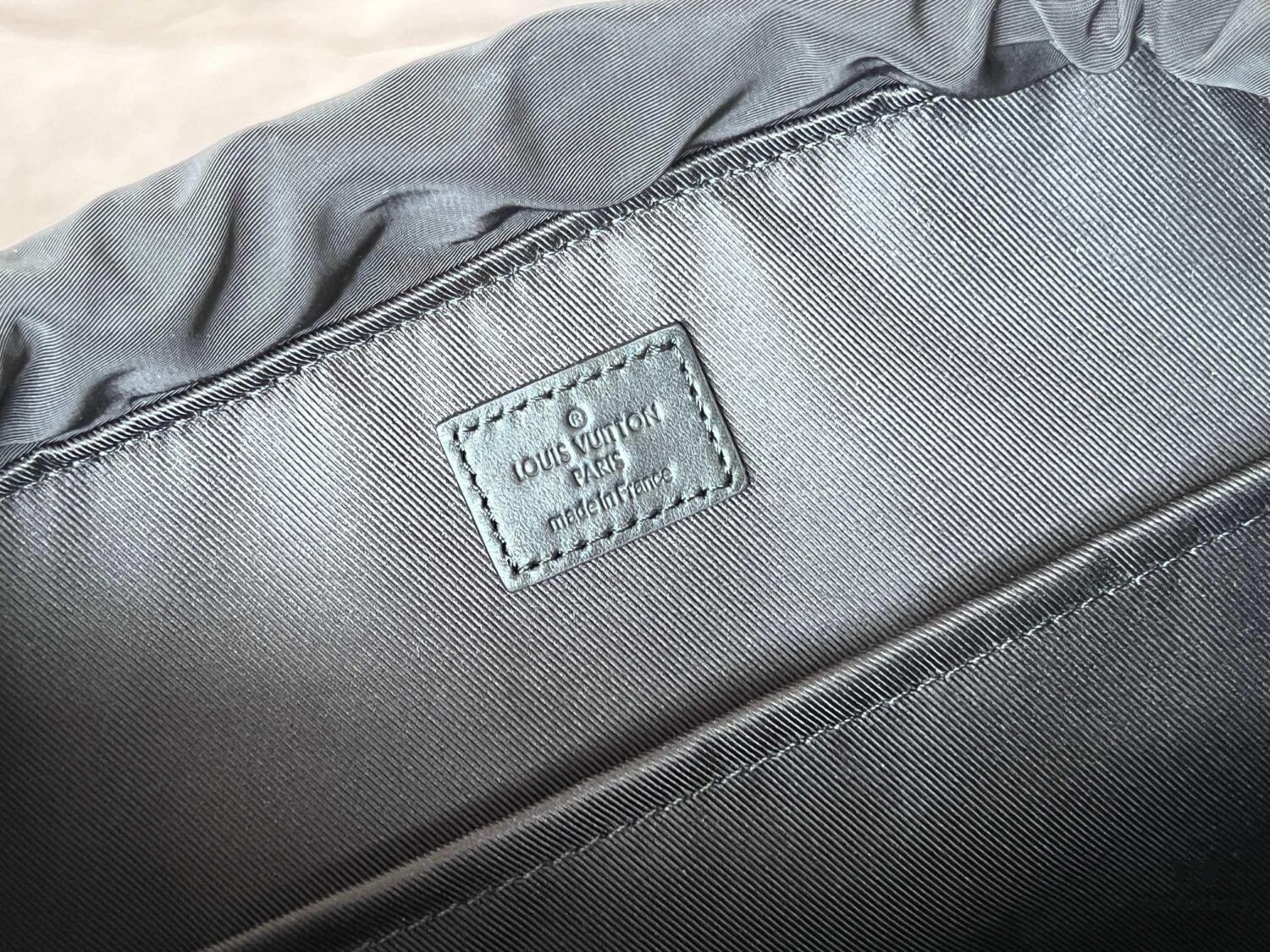 Full Steel Hardware Hand Feeling Chip Model M46683 Black Flower Backpack Top Original Single This Montsouris Backpack Features Monogram Eclipse Canvas with Cowhide Leather Trims Secured by Drawstring and Magnetic Closure A Large Front Zippered Compartment Ensures Convenient Access to Essentials While Adjustable Shoulder Straps Offer Comfortable Carrying Experience 32.0 x 40.0 x 19.0 cm (L x H x W)