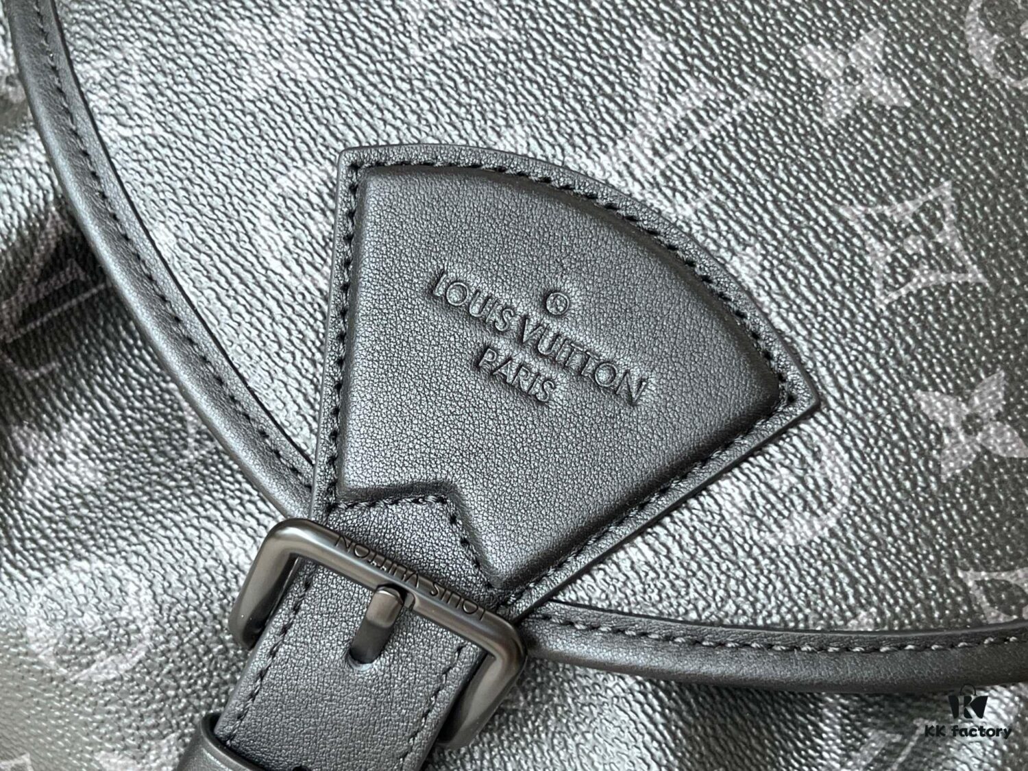 Full Steel Hardware Hand Feeling Chip Model M46683 Black Flower Backpack Top Original Single This Montsouris Backpack Features Monogram Eclipse Canvas with Cowhide Leather Trims Secured by Drawstring and Magnetic Closure A Large Front Zippered Compartment Ensures Convenient Access to Essentials While Adjustable Shoulder Straps Offer Comfortable Carrying Experience 32.0 x 40.0 x 19.0 cm (L x H x W)