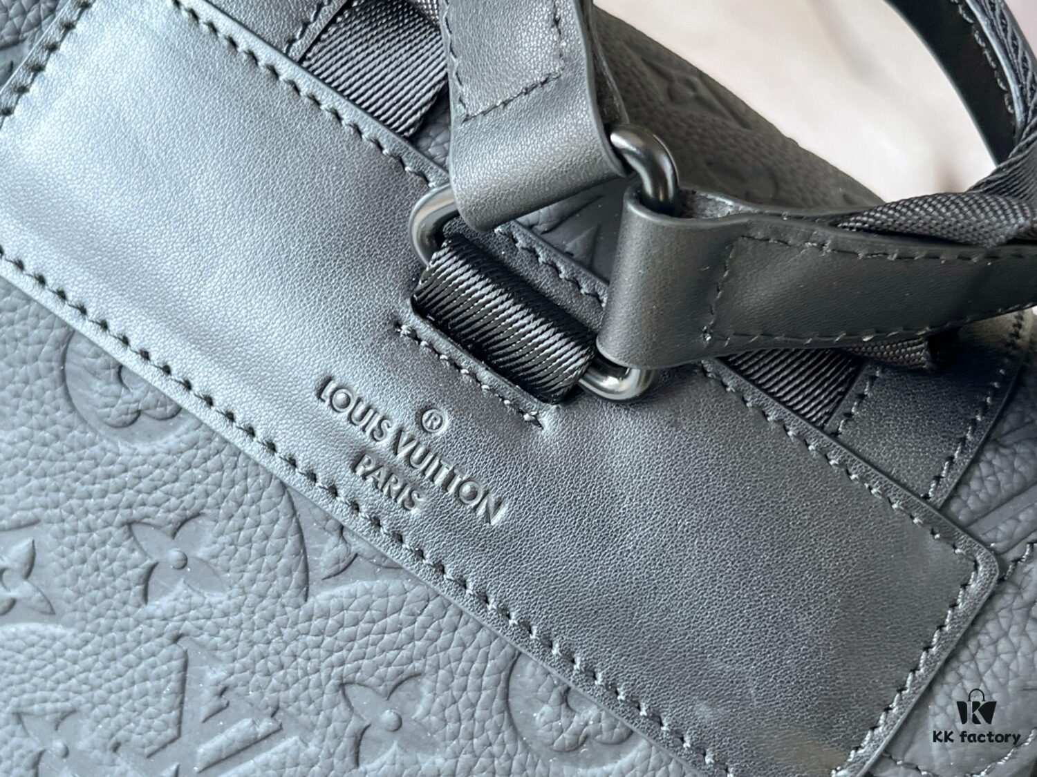 Genuine Original Chip Version 🍾 Model: M20899 Full Leather Embossed Small Backpack 🎮 This Christopher Backpack Features a Compact Classic Design