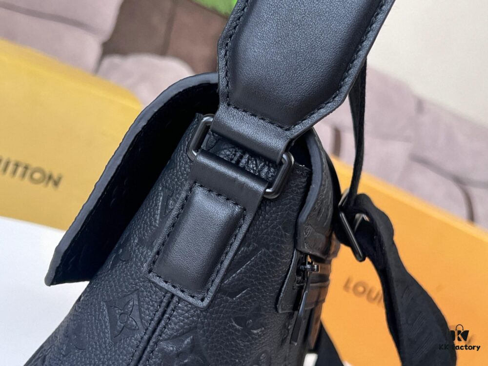 Model: M23741 Original Factory Embossed Cowhide (M46794 Black Pattern) S-Cape Messenger Bag