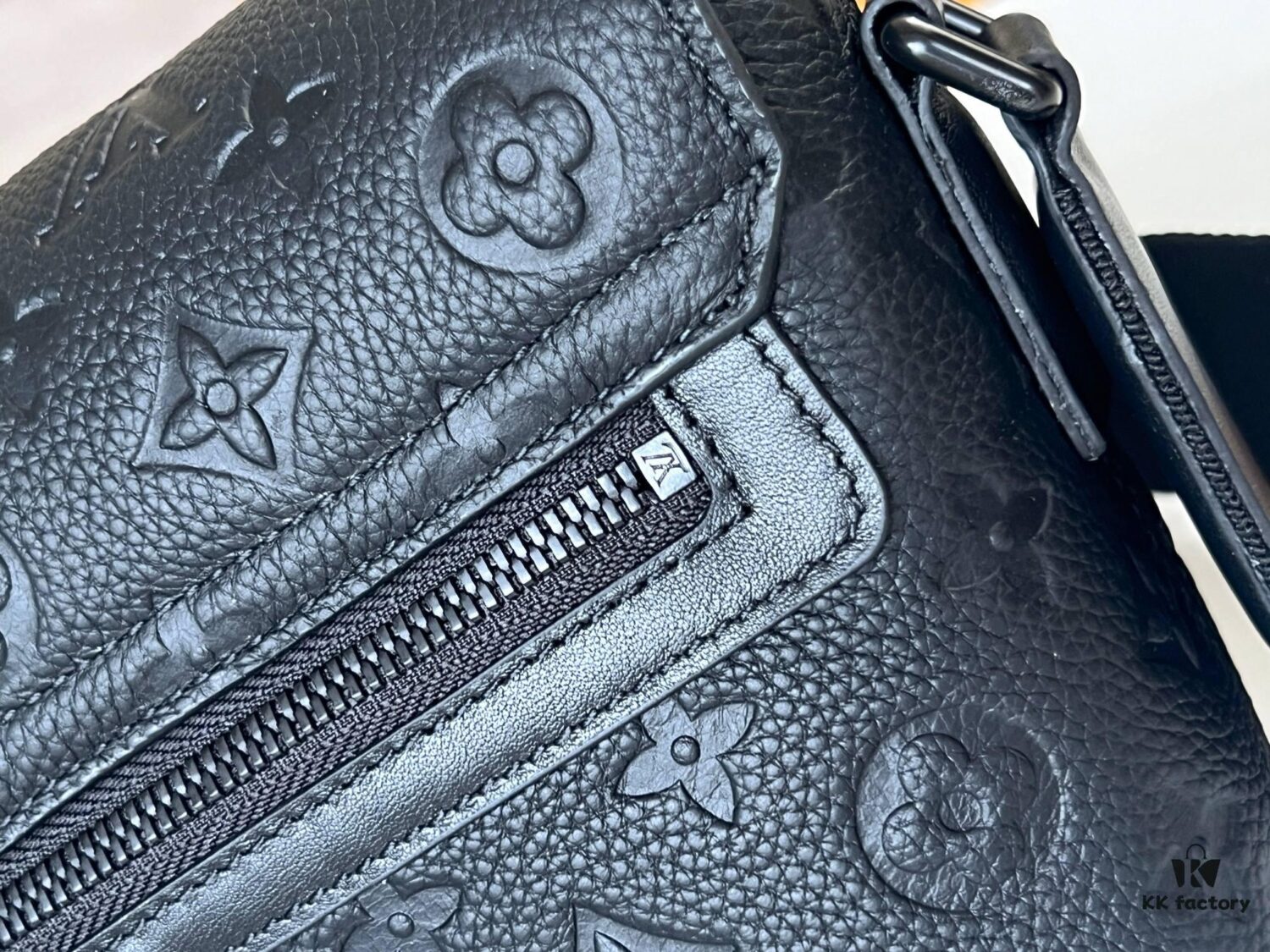 Model: M23741 Original Factory Embossed Cowhide (M46794 Black Pattern) S-Cape Messenger Bag