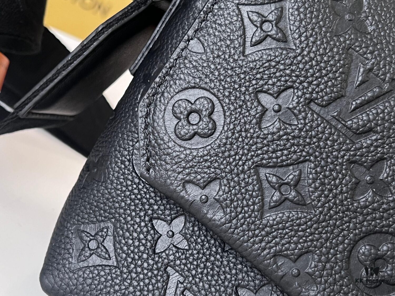 Model: M23741 Original Factory Embossed Cowhide (M46794 Black Pattern) S-Cape Messenger Bag