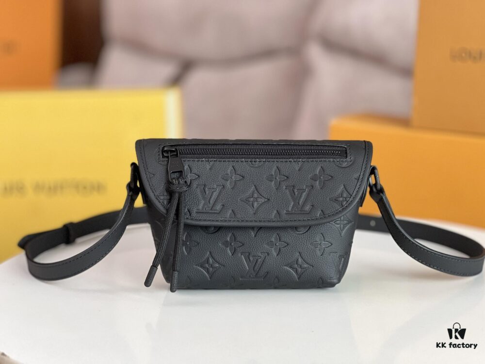 Original Stock Full-Grain Leather with Chip, All-Steel Hardware, Embossed Calfskin Model: M12636 Pulse Mini Bag