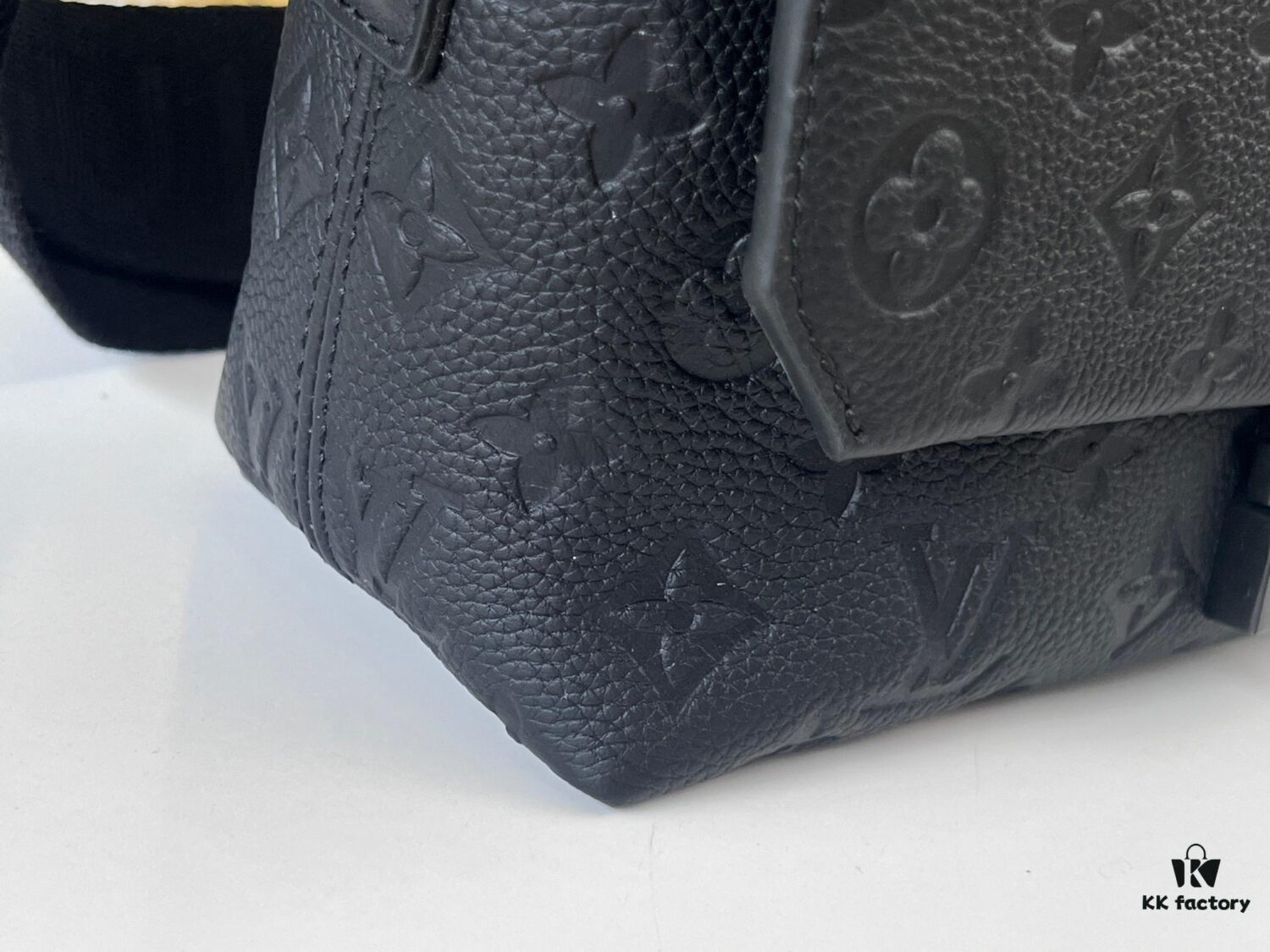 Model: M23741 Original Factory Embossed Cowhide (M46794 Black Pattern) S-Cape Messenger Bag