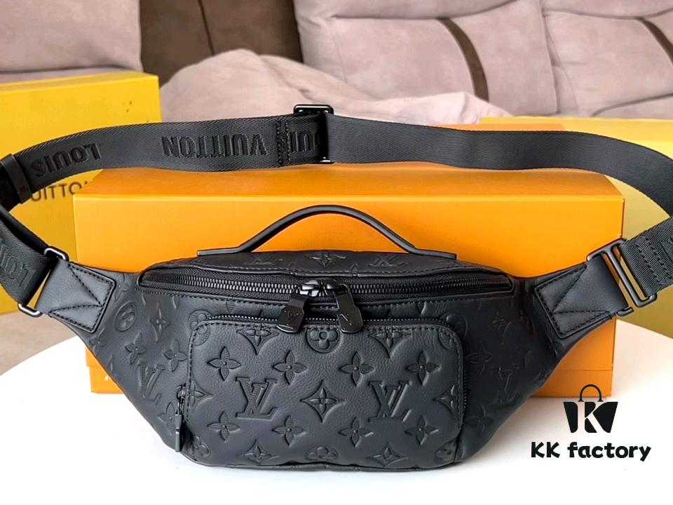 Top-tier Original Design, All-metal Hardware, Model M47058 Black Chest Bag