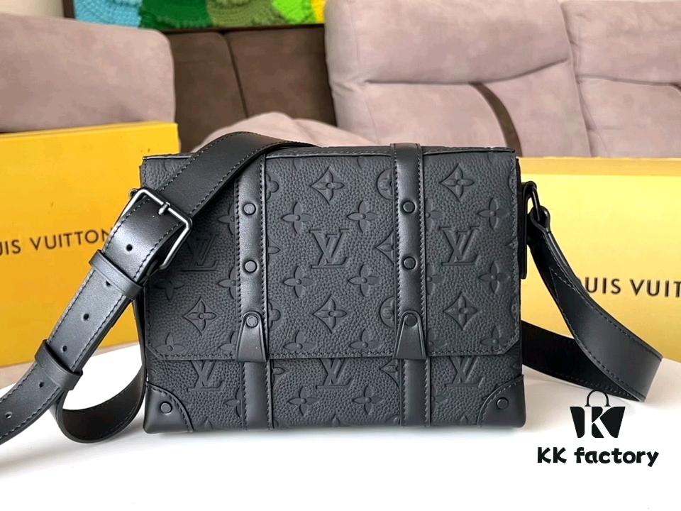 ⭐️Authentic Development⭐️ Perfect Details⭐️ Original Hardware⭐️【TRUNK Messenger Bag】 M57726 Khaki (Embossed)