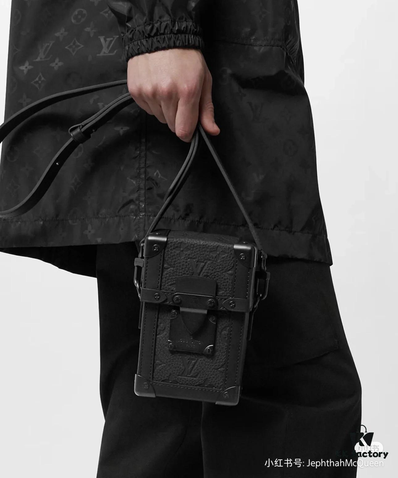 🖤【Top-tier Original Order 😇 Reencoding Chip】Upgraded Exclusive High-definition Real Photo ✈️ Model: M82070 Embossed Camera Bag