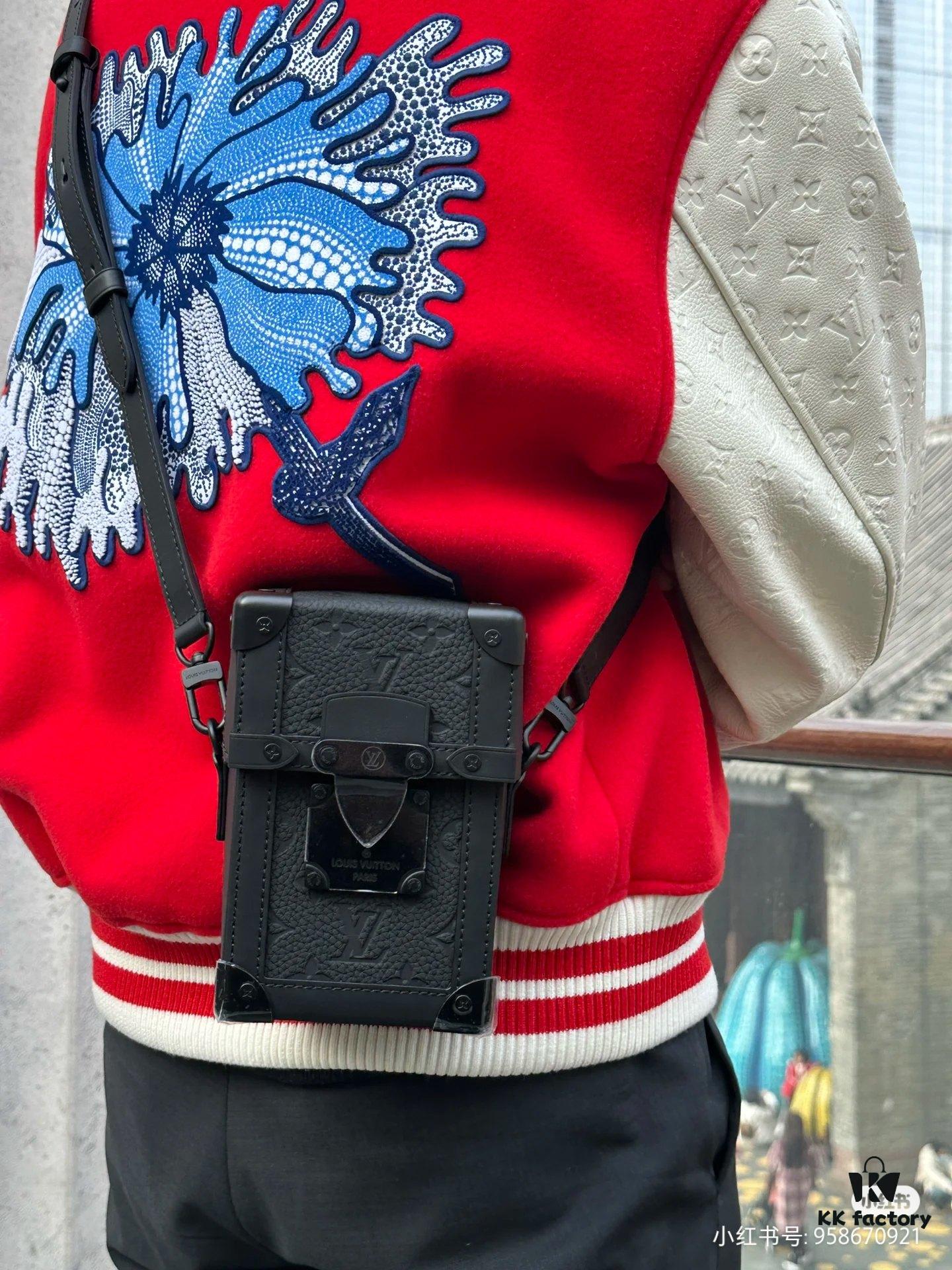 🖤【Top-tier Original Order 😇 Reencoding Chip】Upgraded Exclusive High-definition Real Photo ✈️ Model: M82070 Embossed Camera Bag