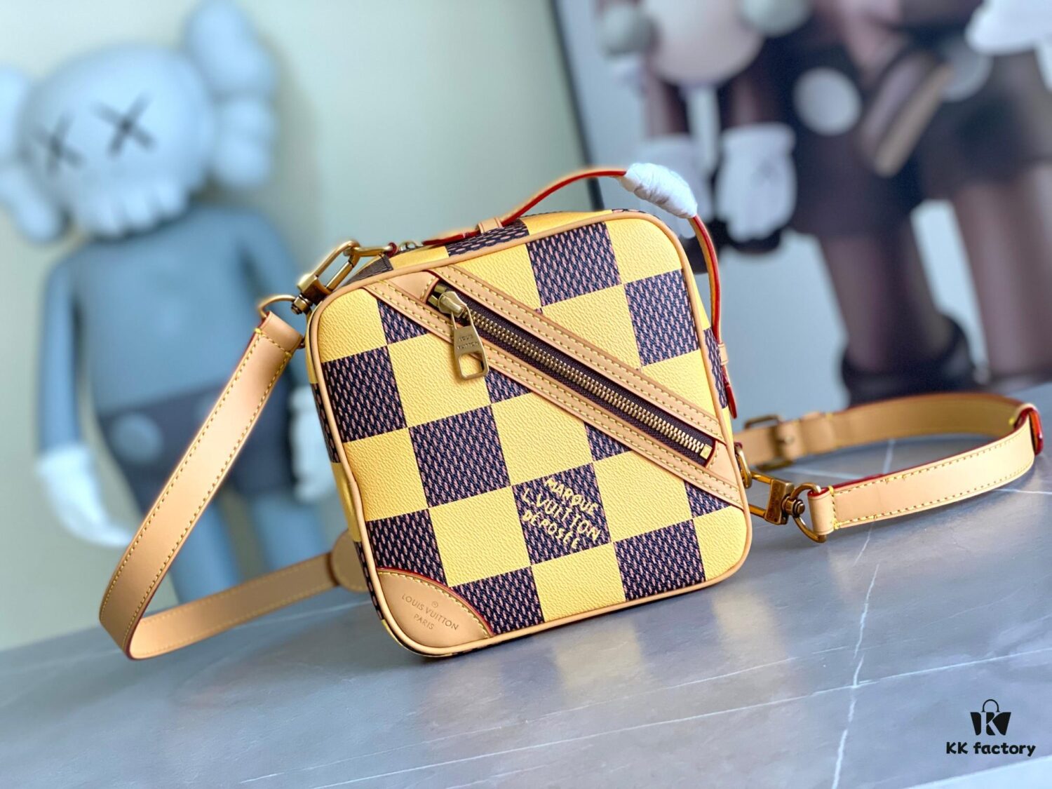 N40548 Orange N40561 Red N40547 Blue N40563 Green N40562 Yellow LV Square Bag Louis Vuitton 2024 Spring-Summer Men's Collection Advertising Special