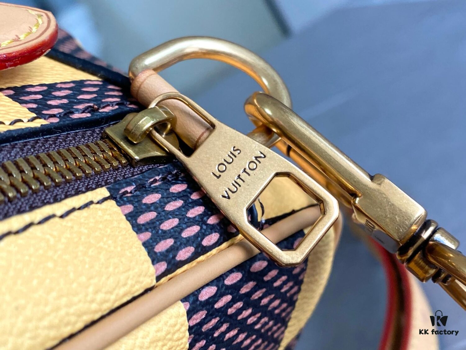 N40548 Orange N40561 Red N40547 Blue N40563 Green N40562 Yellow LV Square Bag Louis Vuitton 2024 Spring-Summer Men's Collection Advertising Special