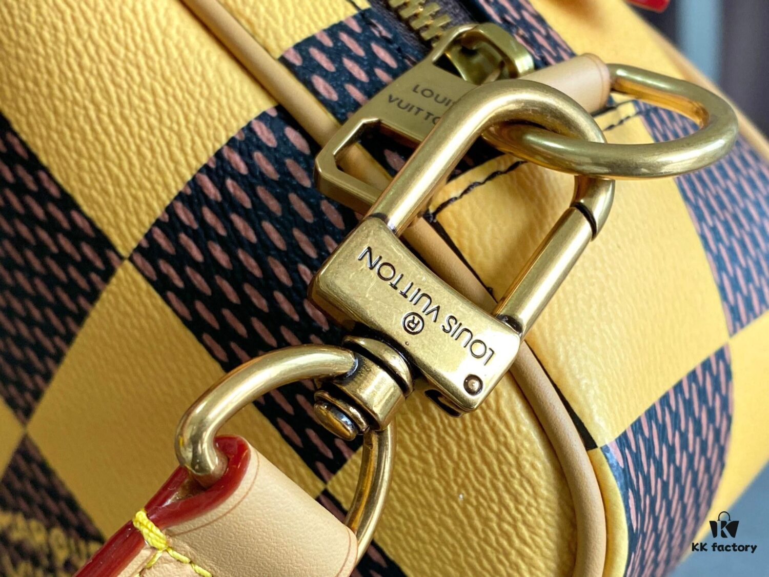 N40548 Orange N40561 Red N40547 Blue N40563 Green N40562 Yellow LV Square Bag Louis Vuitton 2024 Spring-Summer Men's Collection Advertising Special