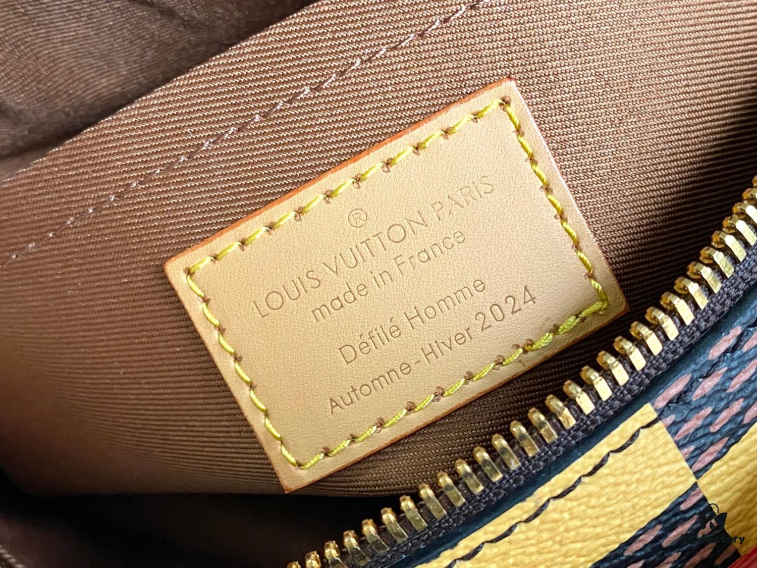 N40548 Orange N40561 Red N40547 Blue N40563 Green N40562 Yellow LV Square Bag Louis Vuitton 2024 Spring-Summer Men's Collection Advertising Special