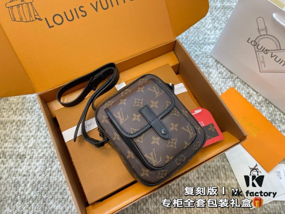 LV CHRISTOPHER Men's Crossbody Camera Bag, Mini Messenger Bag, Phone Pouch, High-Capacity Replica Airplane Box