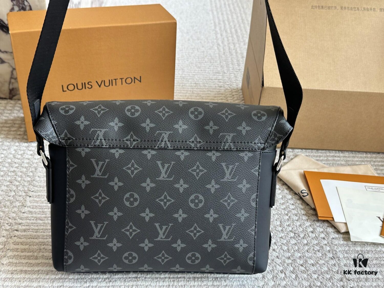 LV Messenger Bag Top Replica Fashionable Men's Crossbody Bag for Everyday Use