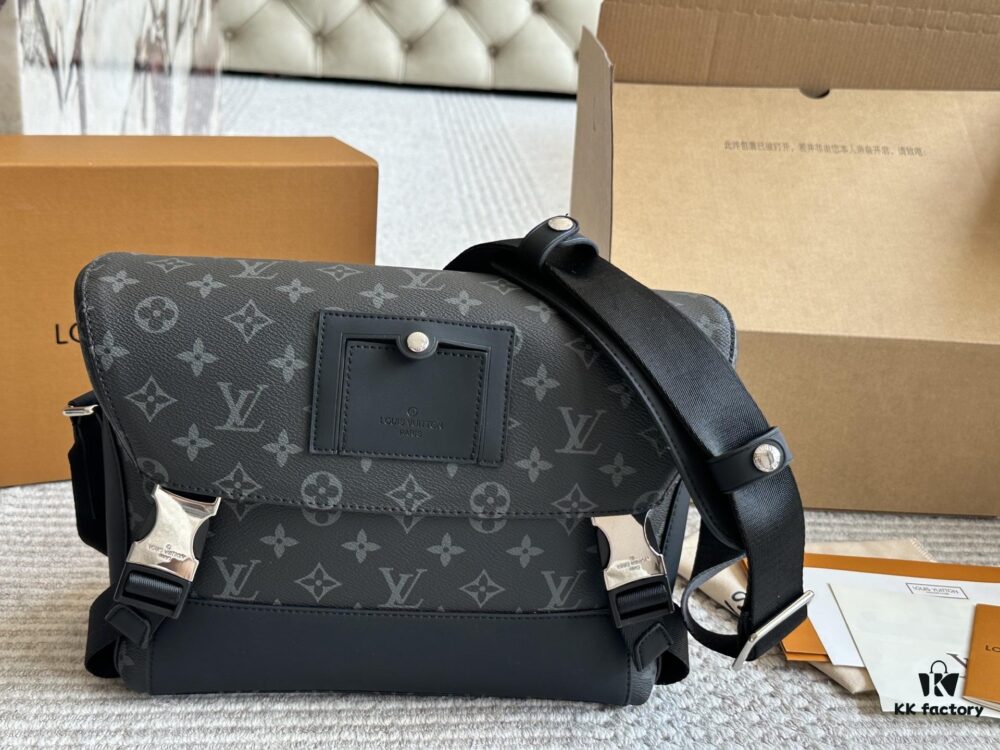 LV Messenger Bag Top Replica Fashionable Men's Crossbody Bag for Everyday Use