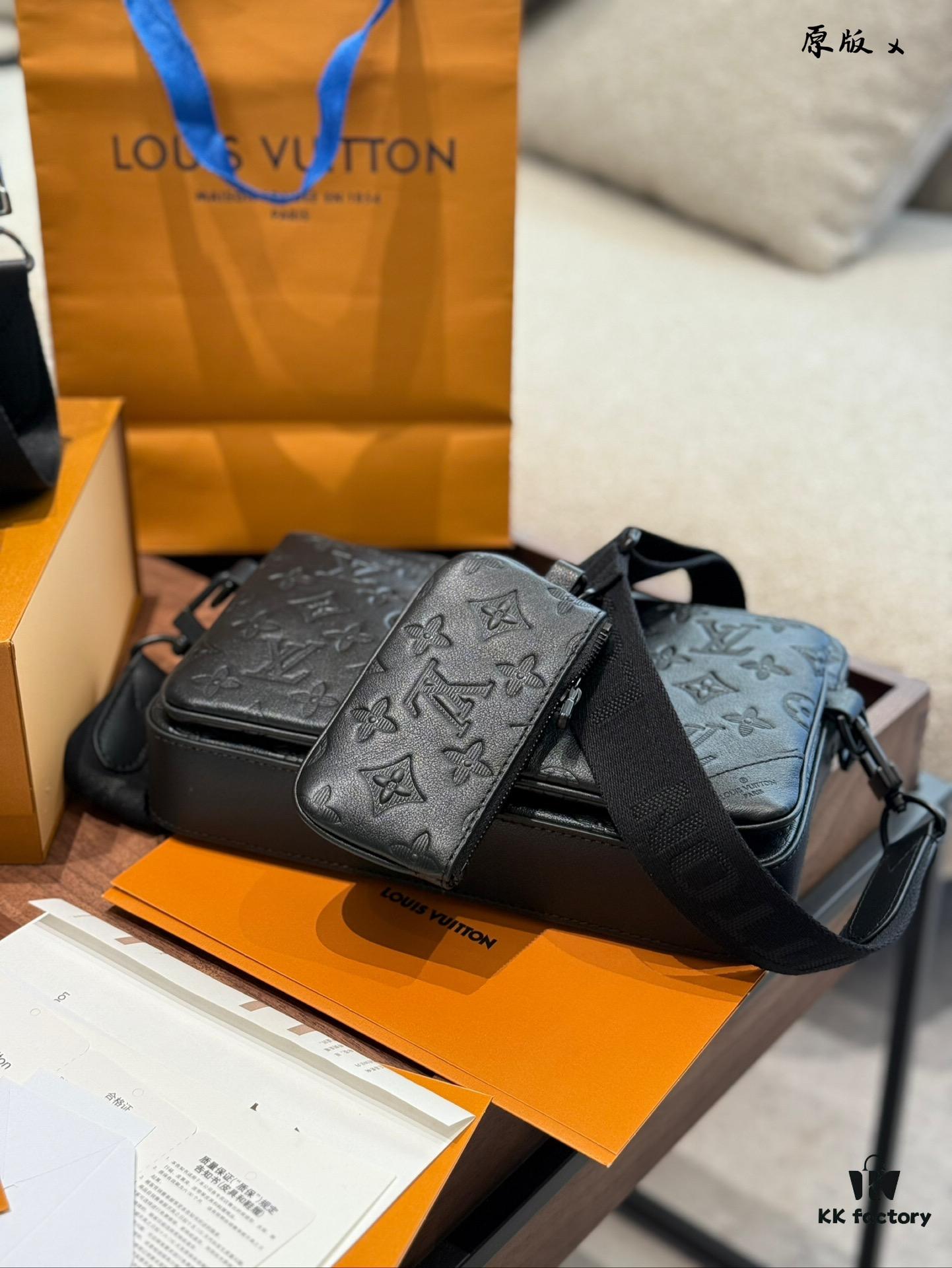 Embossed Cowhide Black Flower LV Men's Three-in-One Black Warrior Trio Messenger Bag